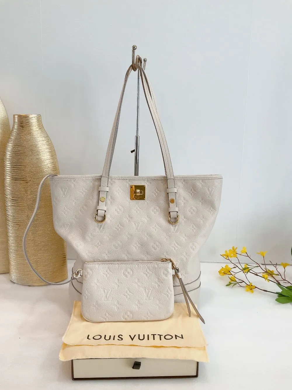 Product image for 😍Authentic Louis Vuitton Empreinte Citadine PM Neige w/ wristlet