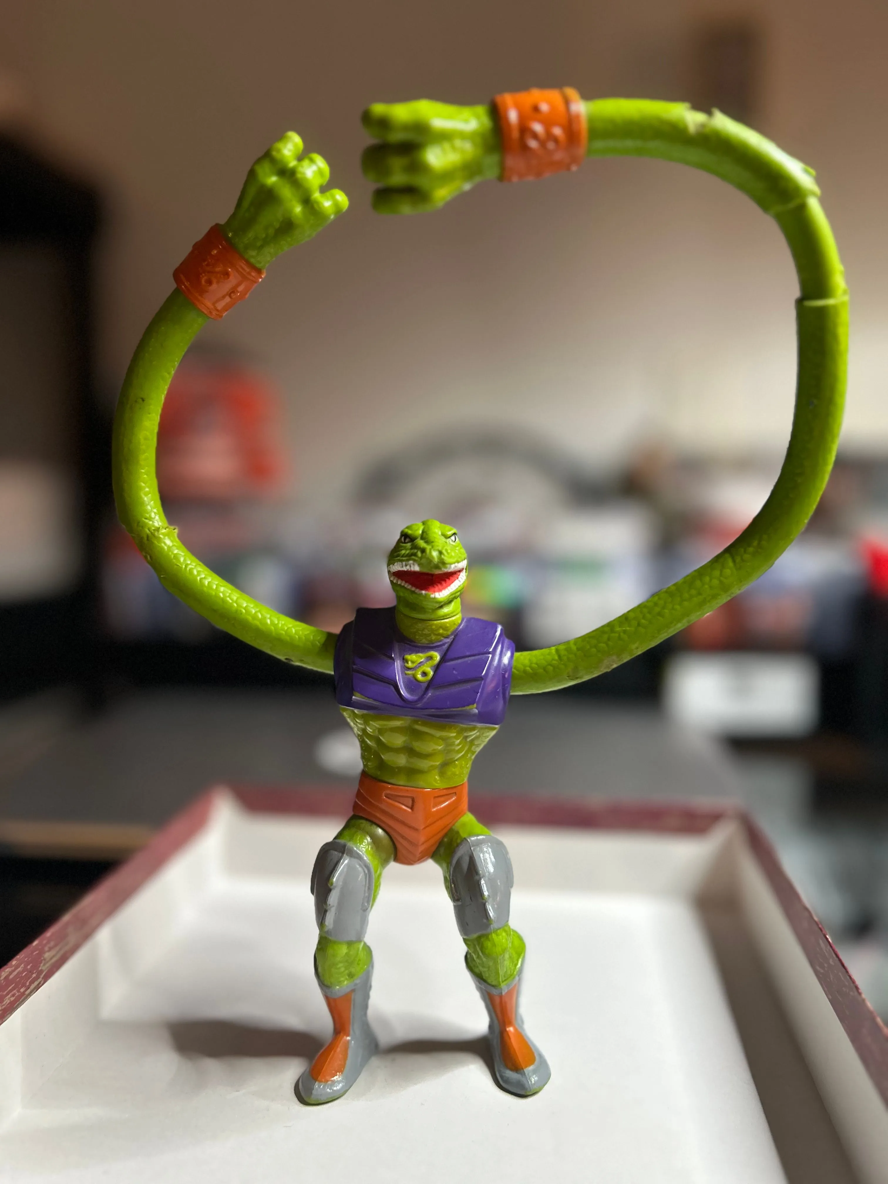 Product image for SSSQUEEZE 1986 VINTAGE HE-MAN MOTU FIGURE