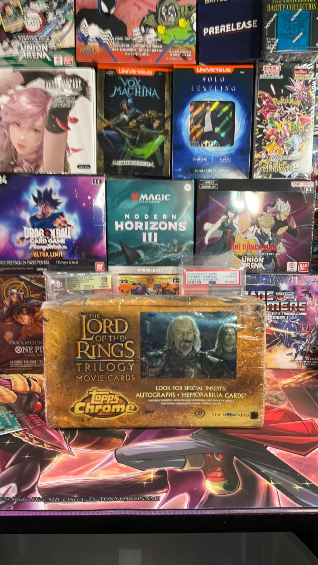 Product image for 1 Lord of The Rings Topps Chrome Pack!