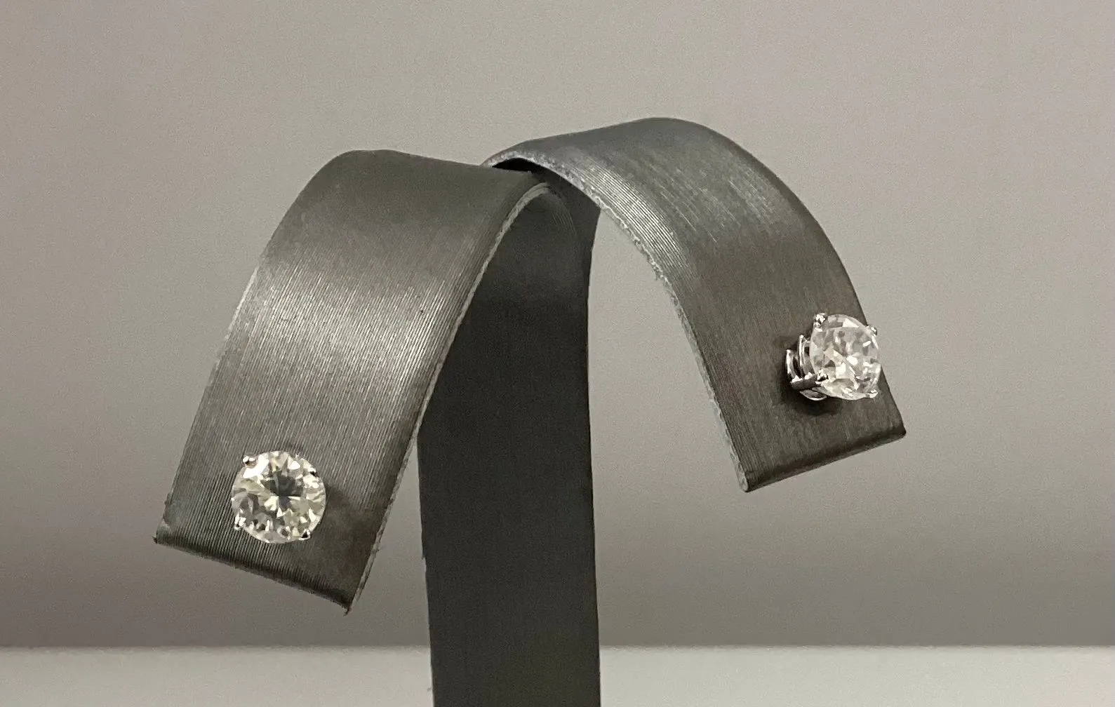 Product image for GE81073 14KT White Gold Diamond Stud Earrings