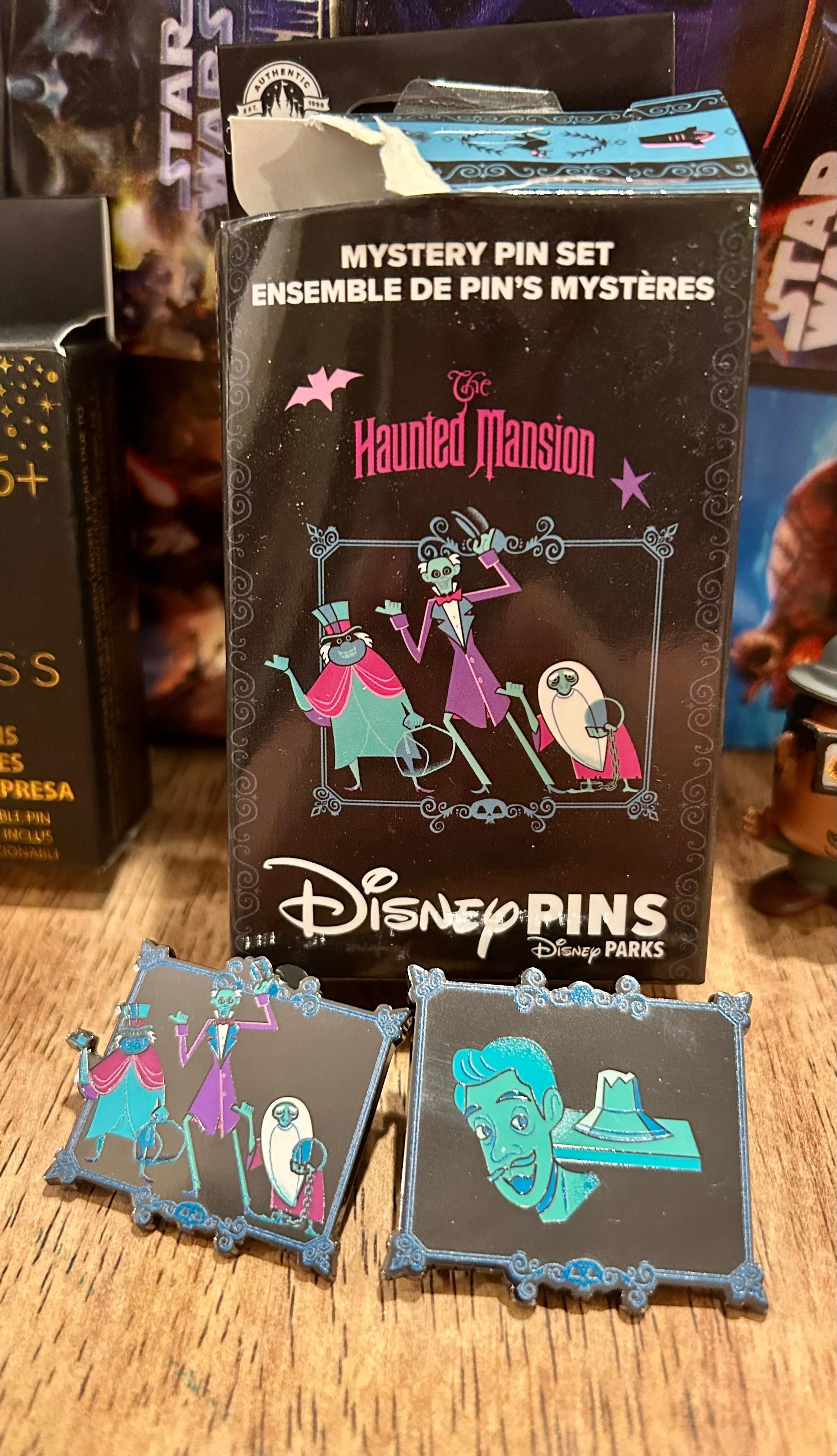 Product image for Disney Pin haunted mansion pin set