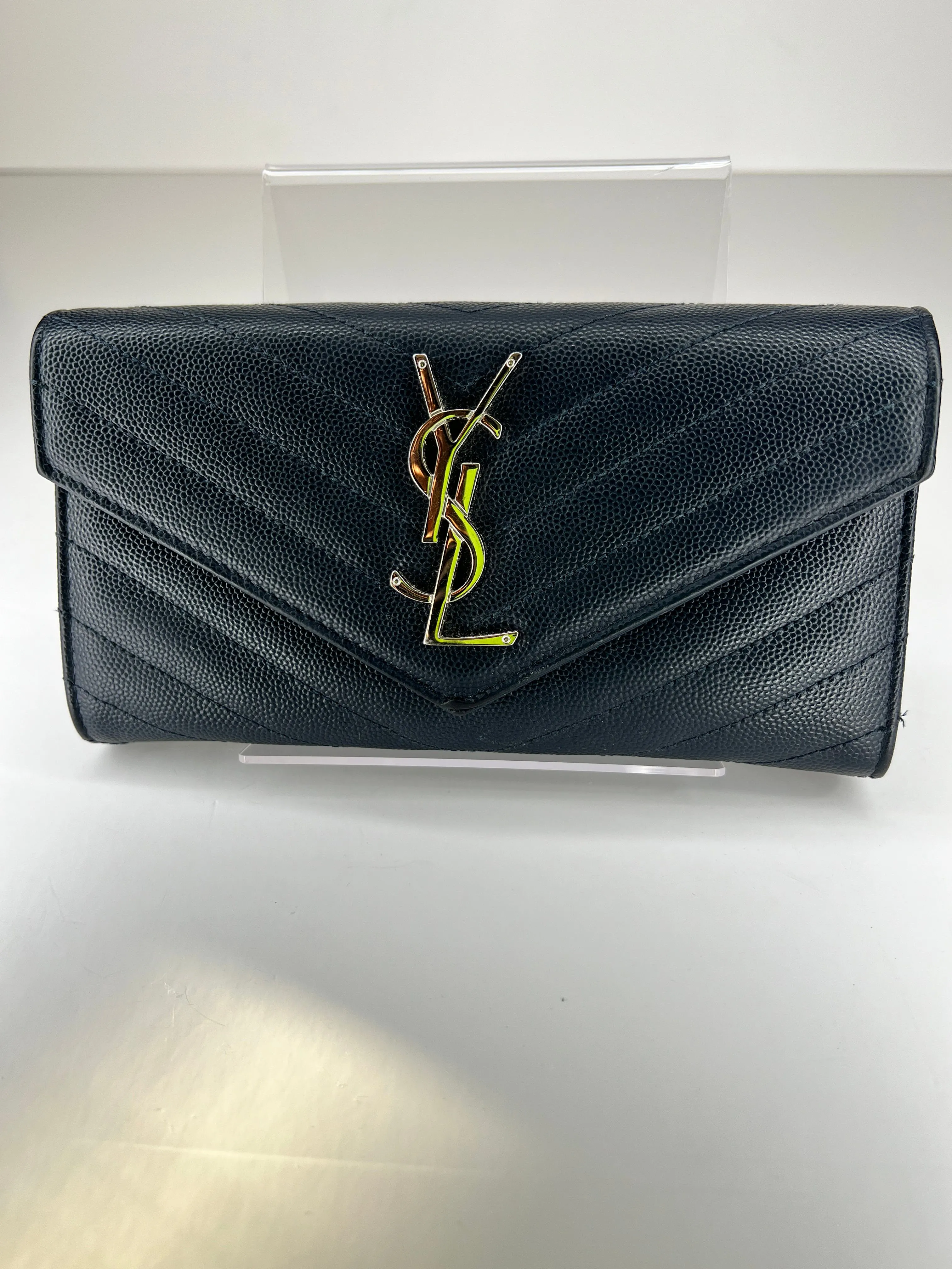 Listing Image Blurred Background