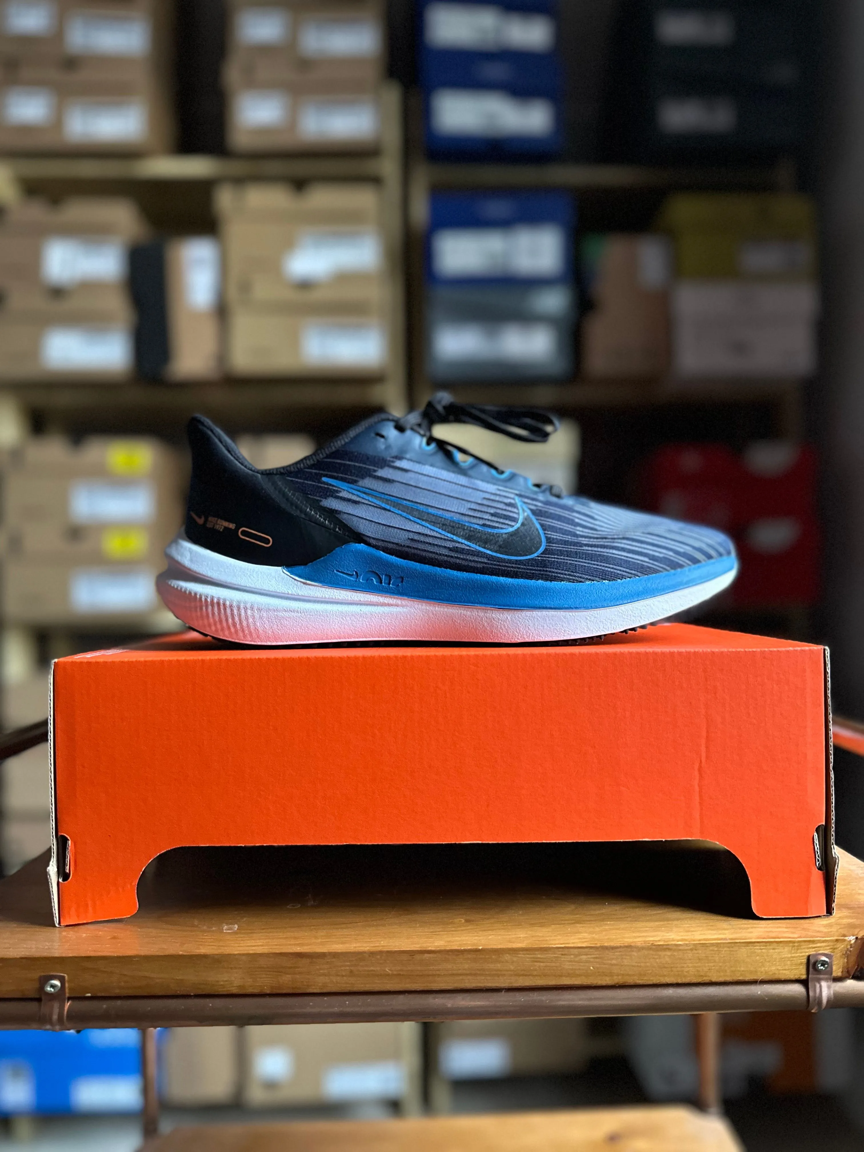 Product image for Nike Air Winflo 9 - Obsidian/Dark Marina Blue (UK 8) - Missing Box Lid