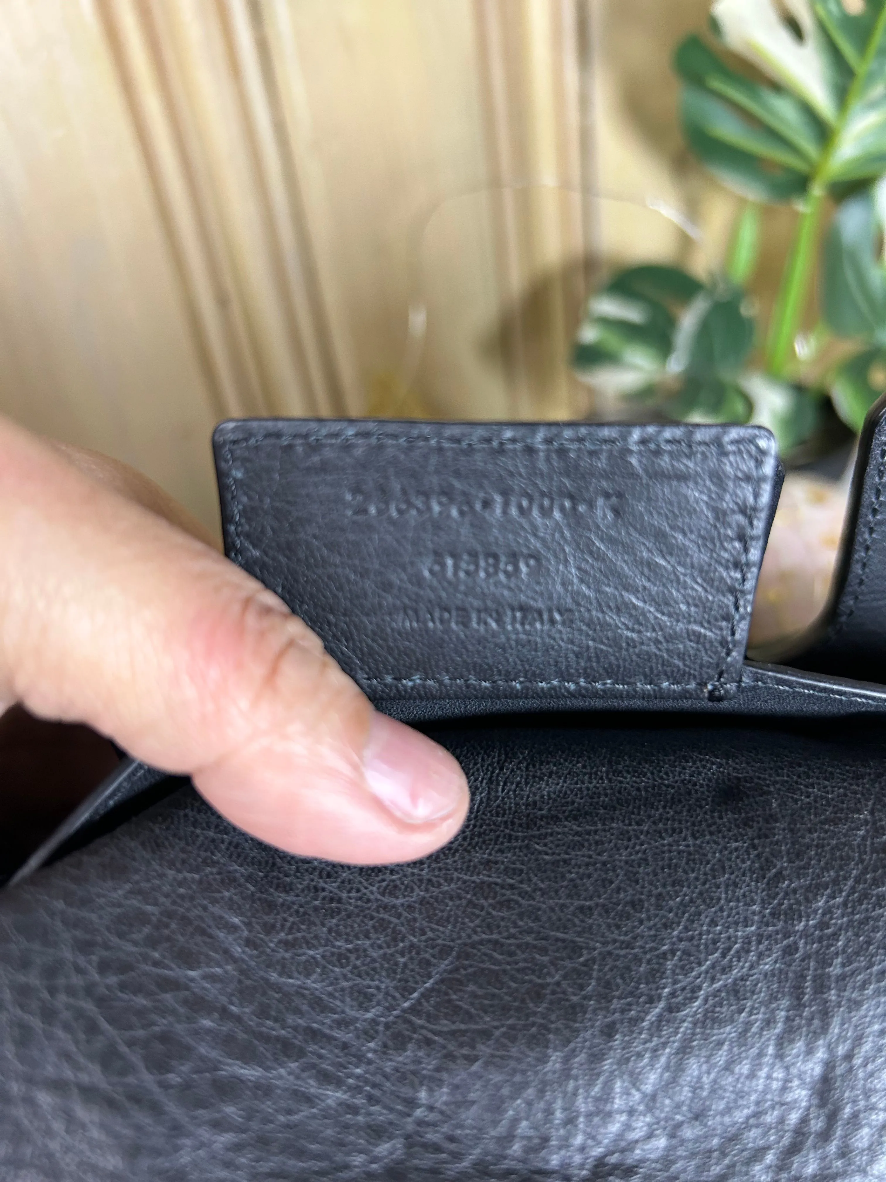 Listing Image Blurred Background
