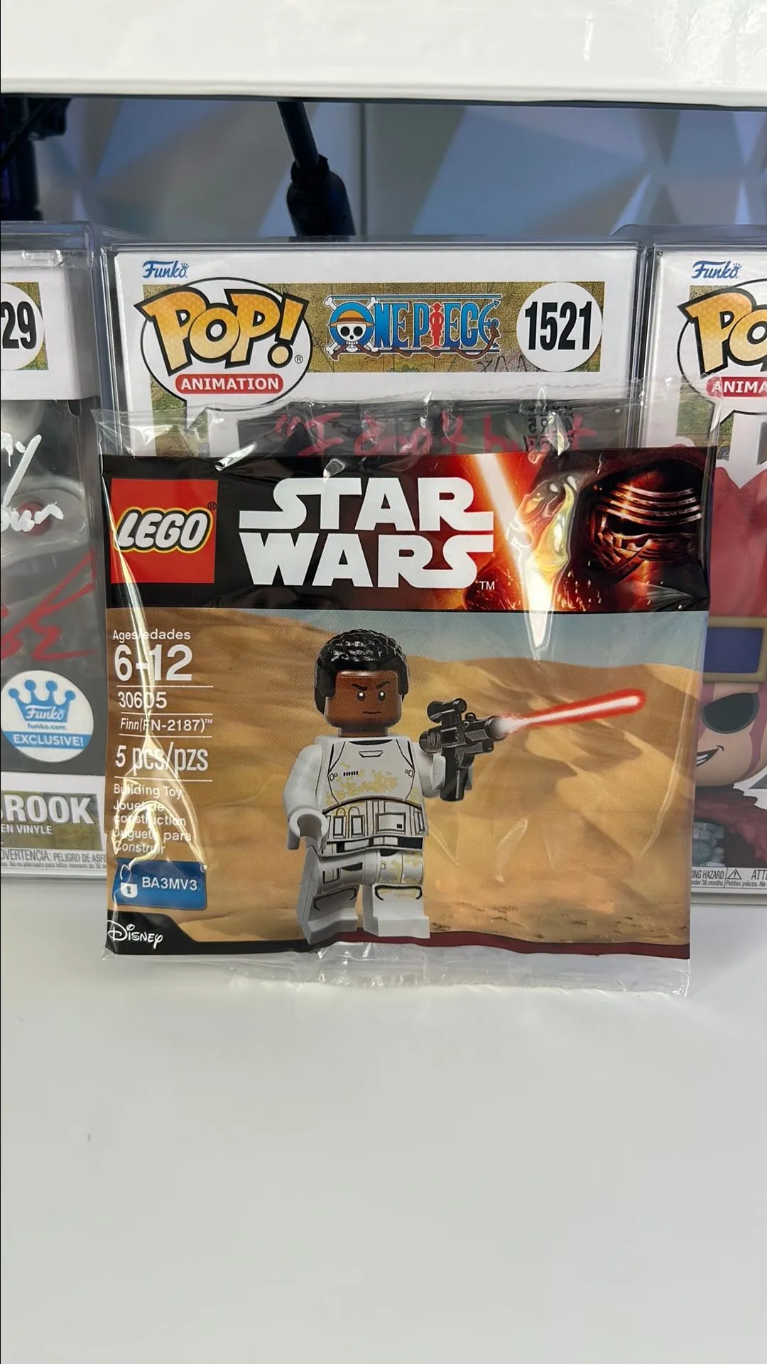 Product image for Finn (FN-2187) LEGO Star Wars (30605) Factory Sealed Polybag Set