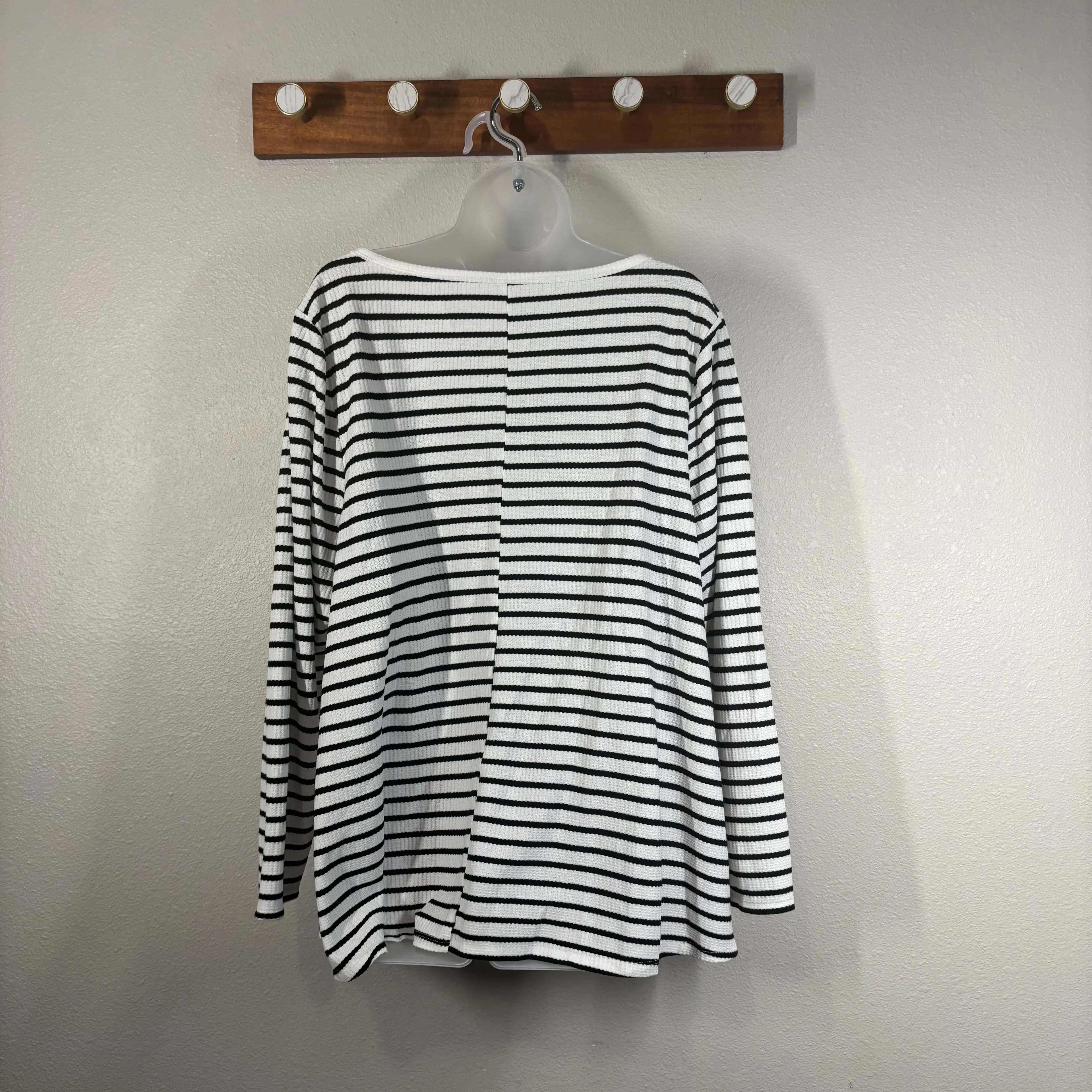 Listing Image Blurred Background