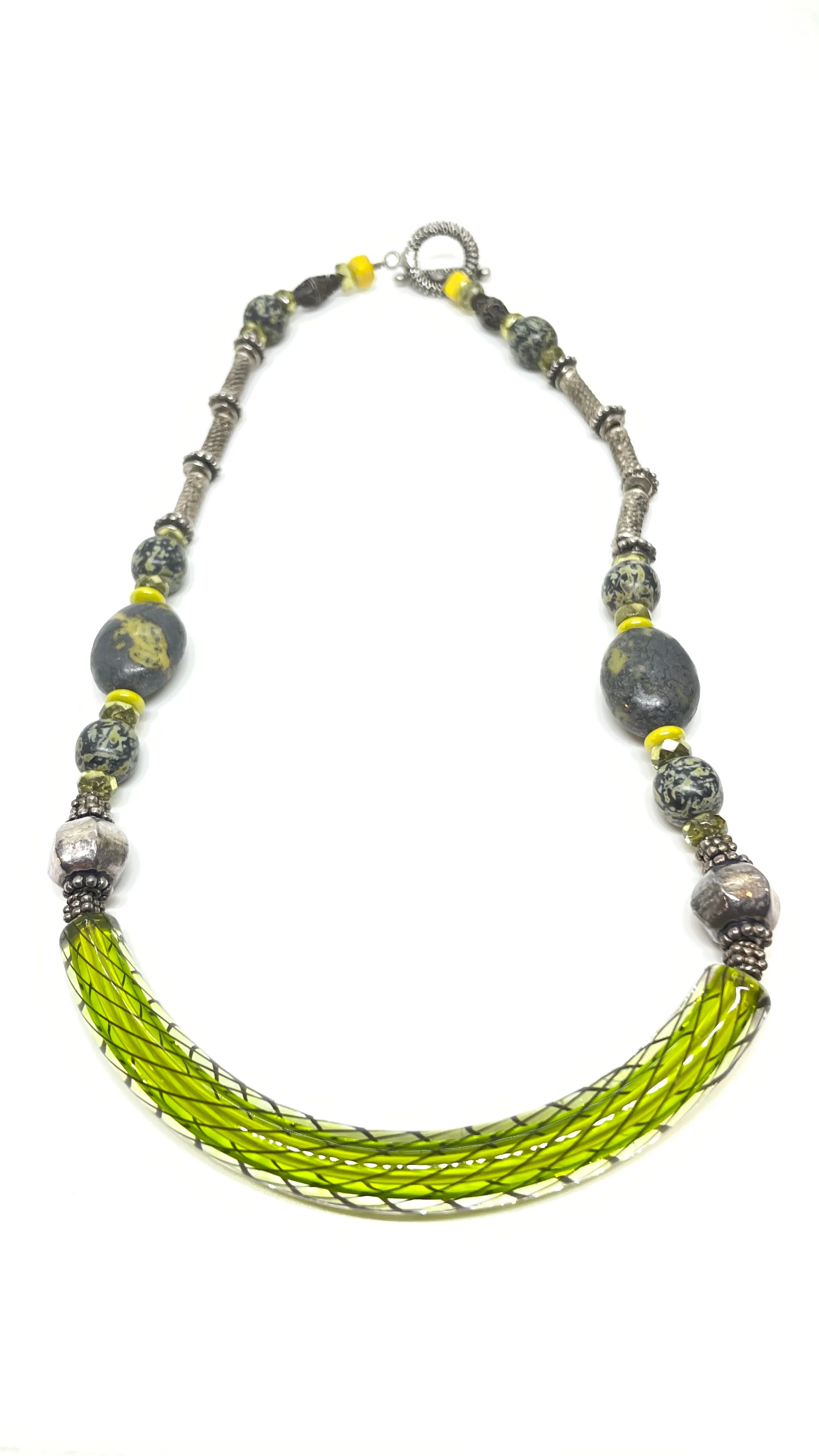 Product image for Green glass beaded necklace 16"