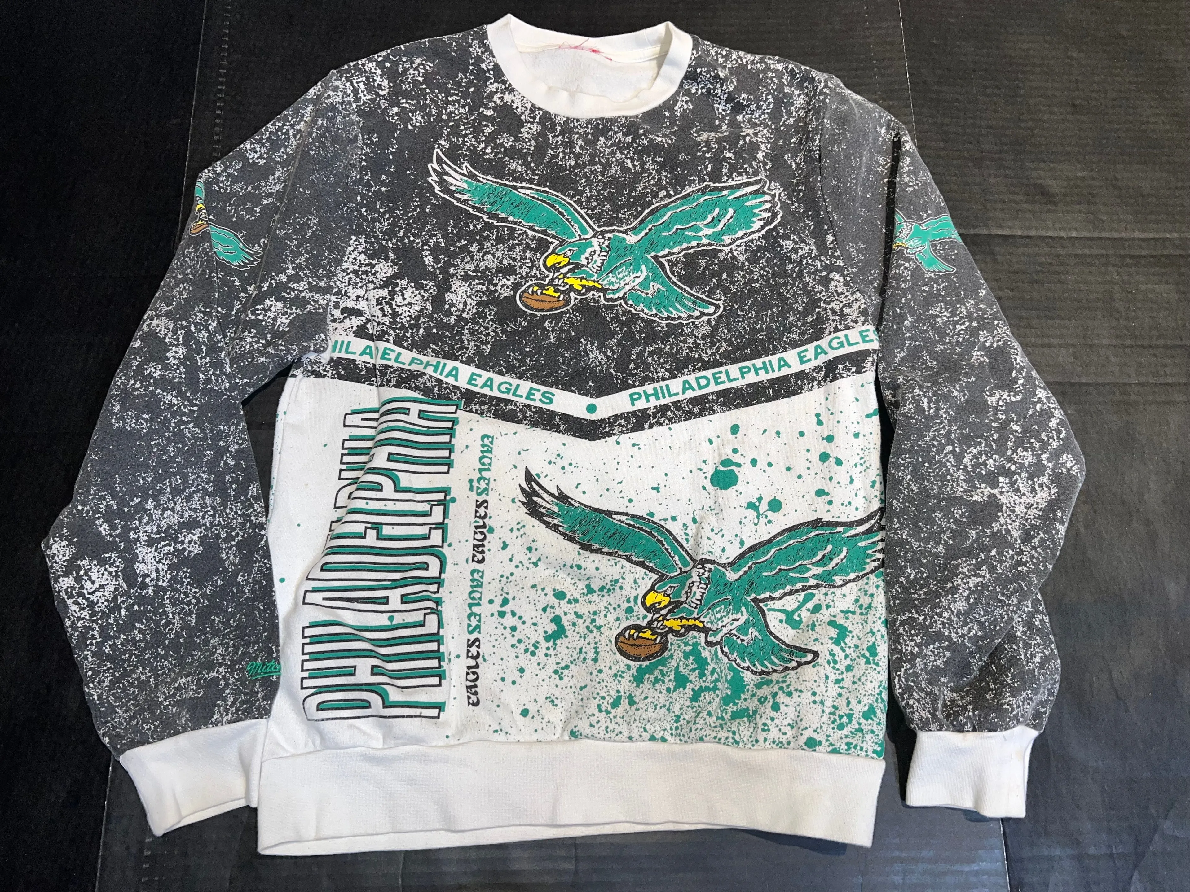 Product image for 50: 2000s M&N Philadelphia Eagles Crewneck - S/M (19X25.5)