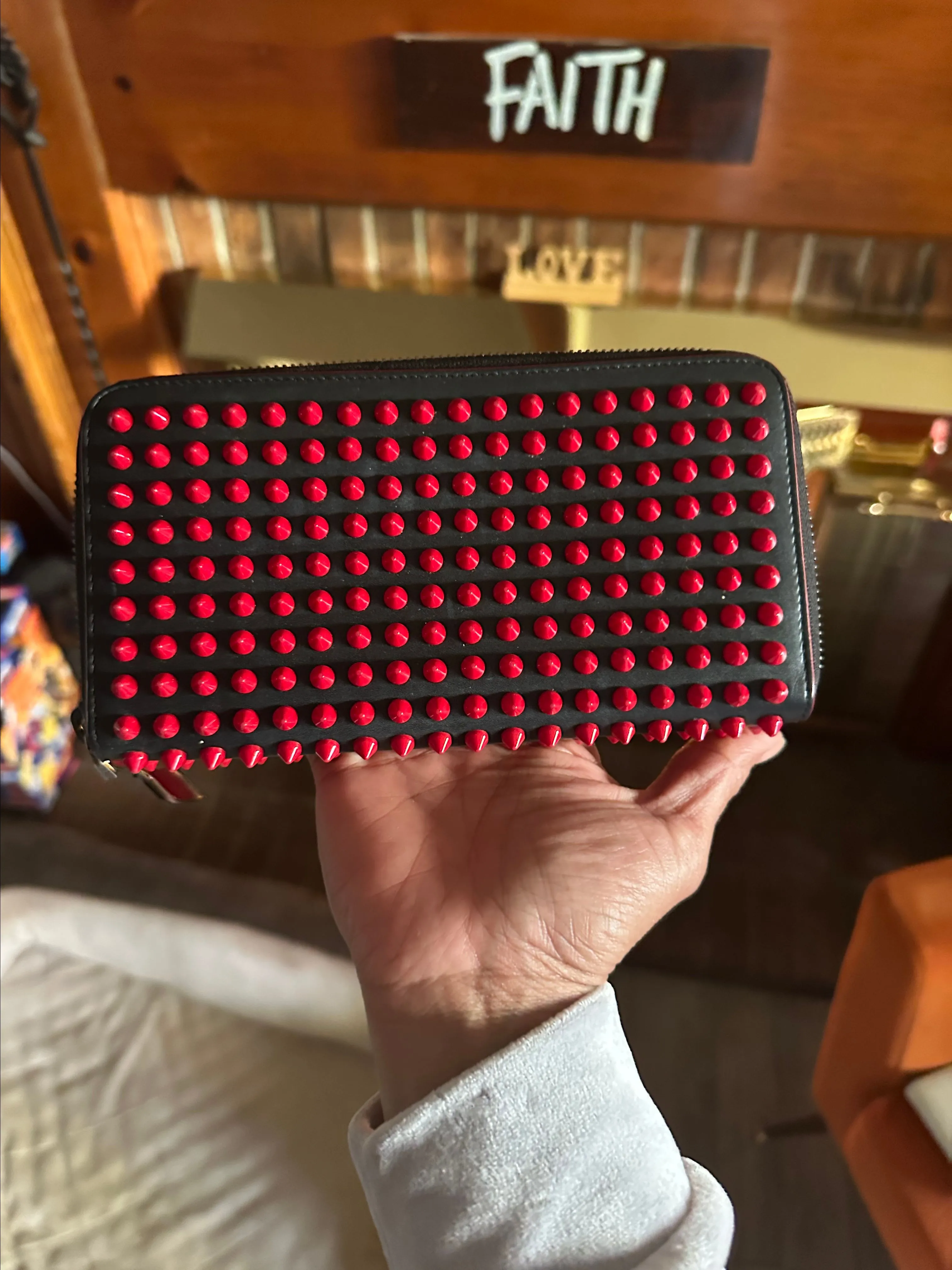Listing Image Blurred Background