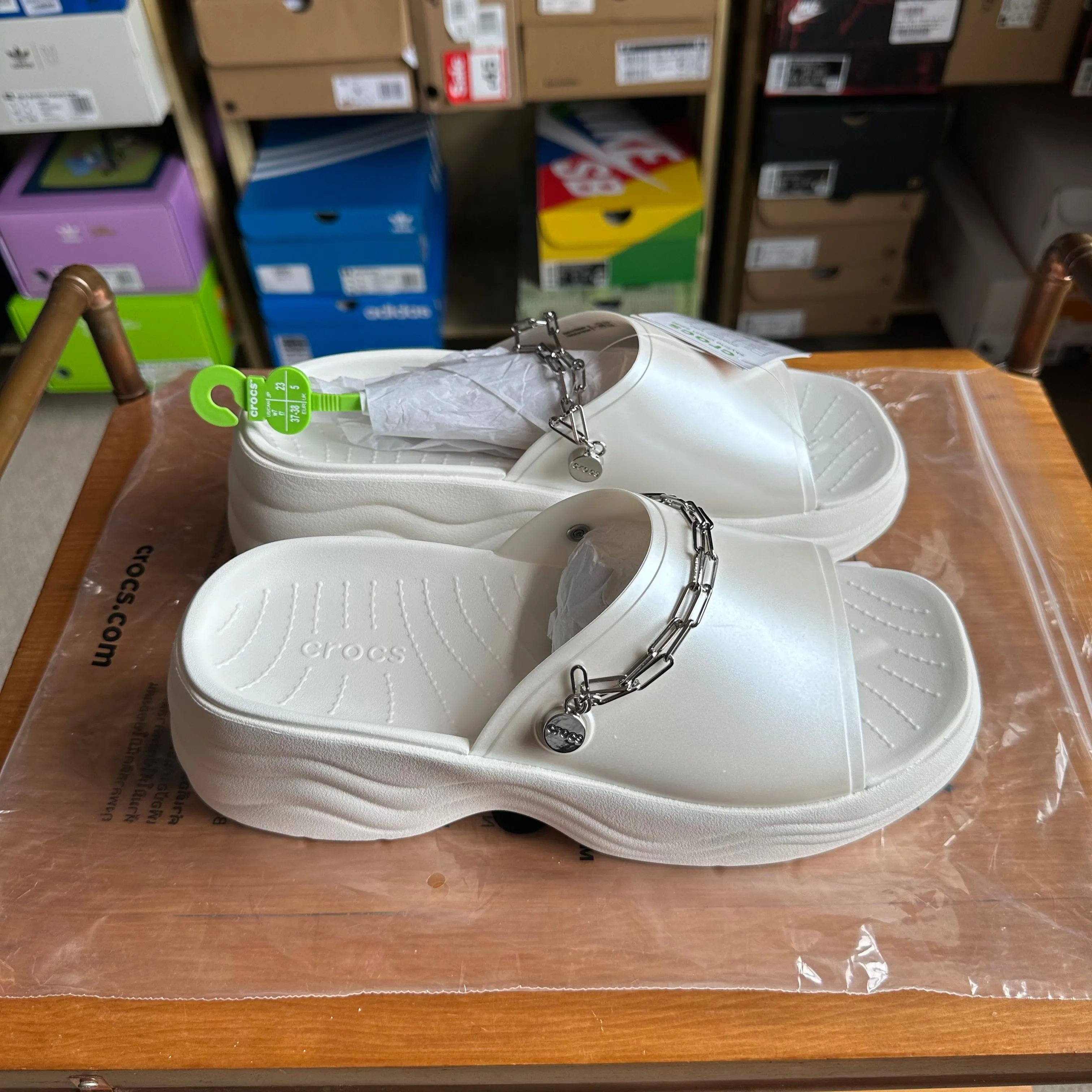 Product image for Crocs (W) Skyline Chain Slides - White (UK 5)