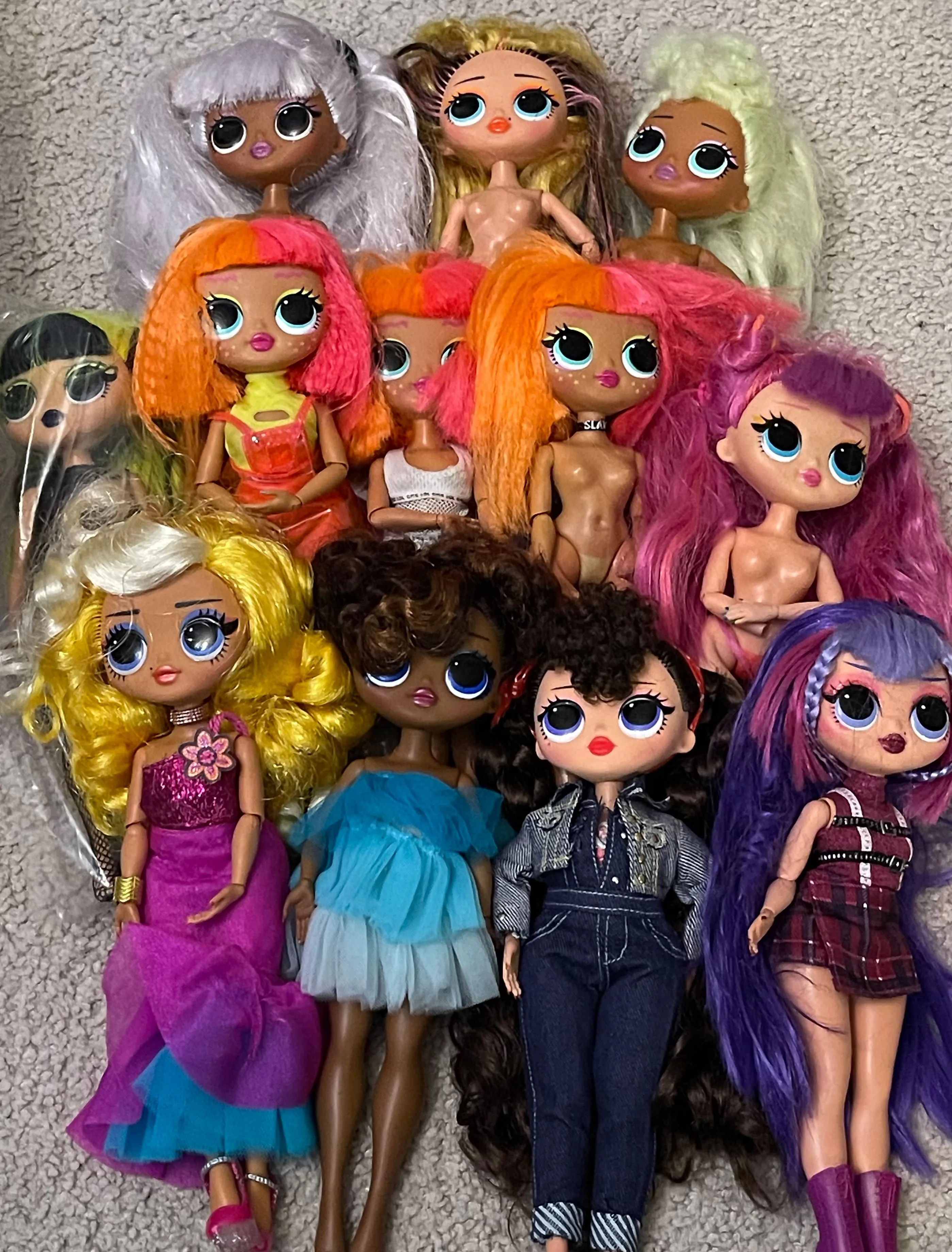 Product image for Lot of 12 LOL dolls