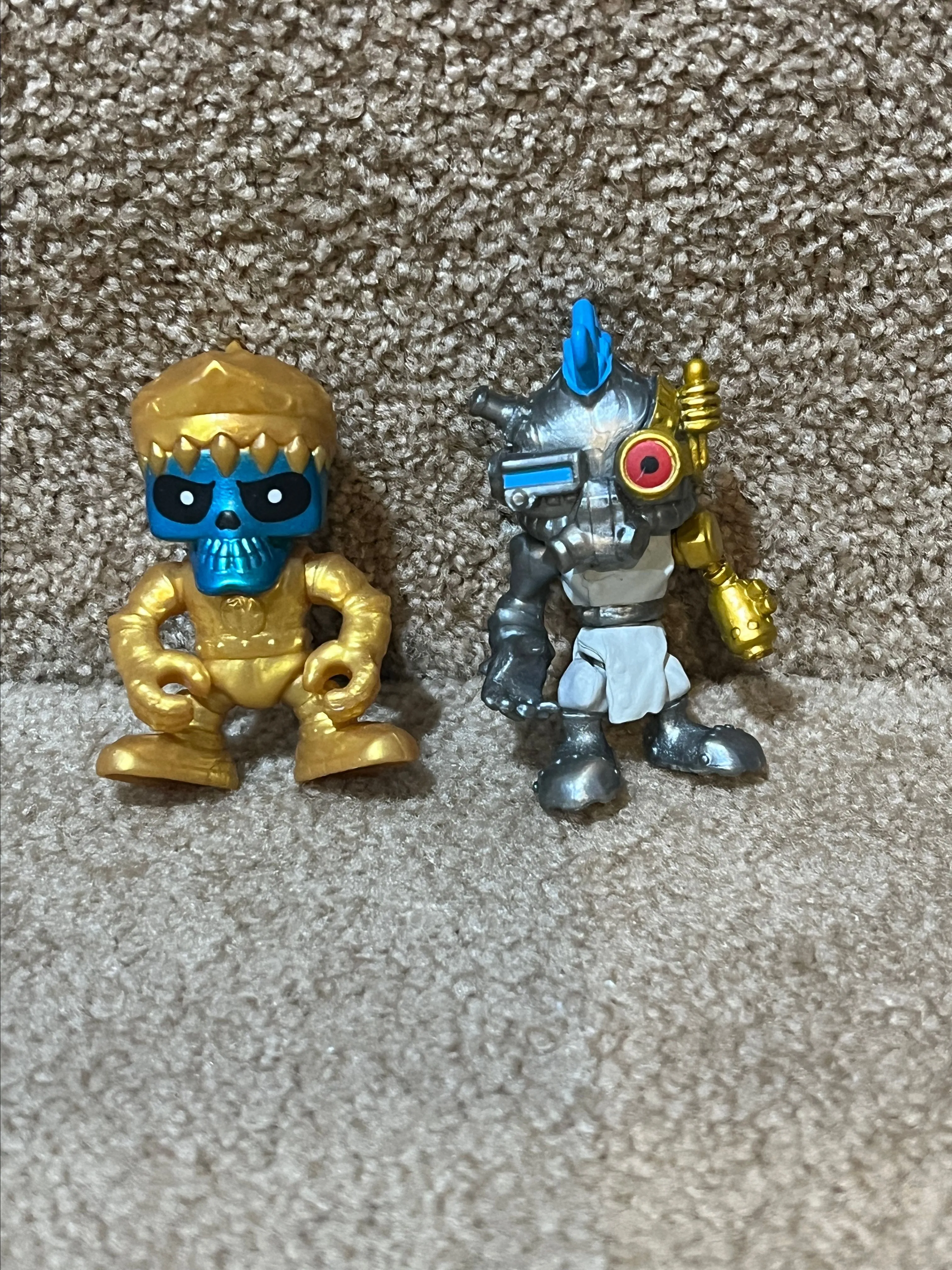 Product image for Treasure X Sunken Gold Skeleton Hunter Action Figure 2.5" Tall Moose Toys x2