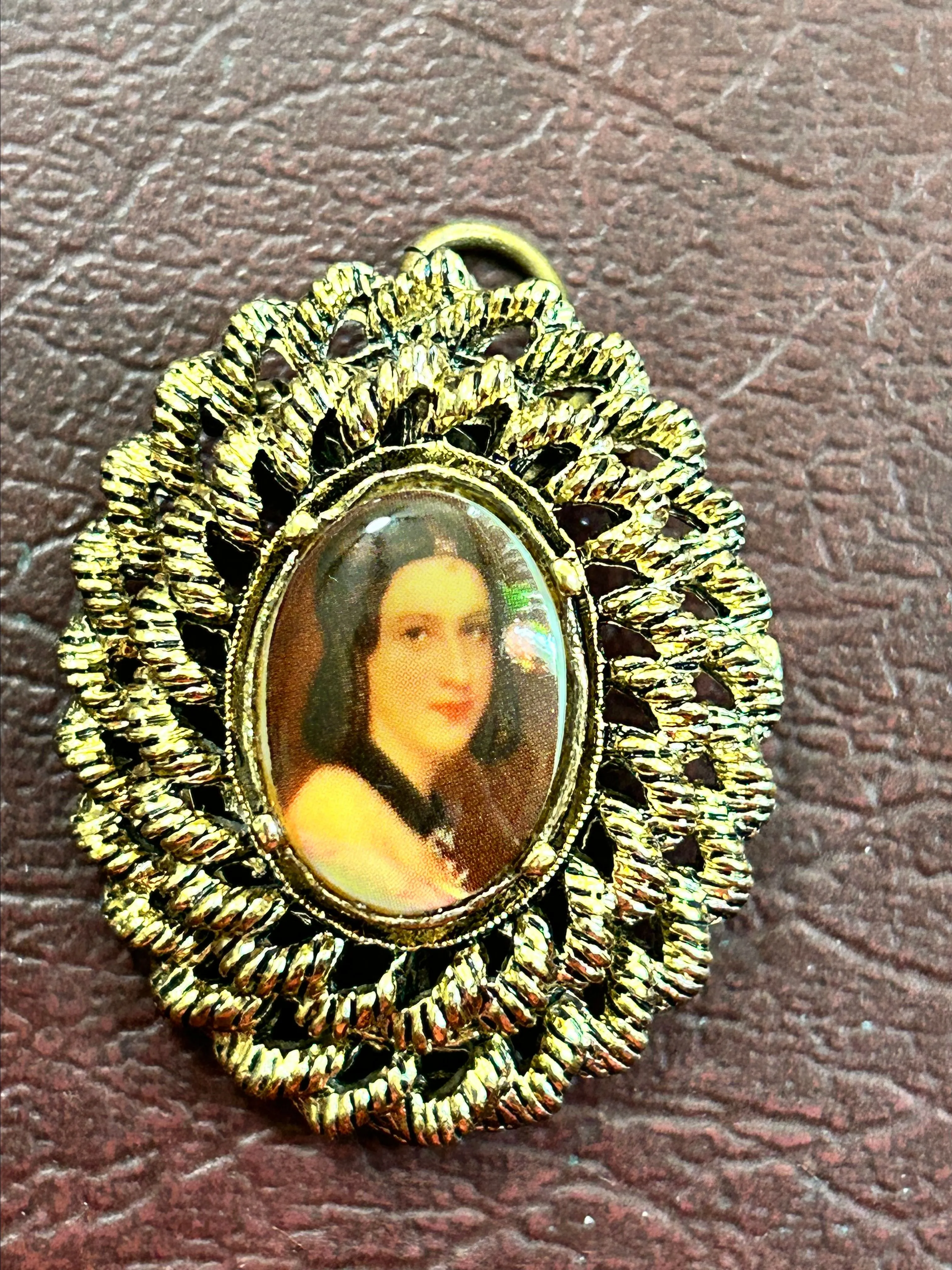 Product image for #8 signed Gerry's brooch /pendant cameo Victorian lady