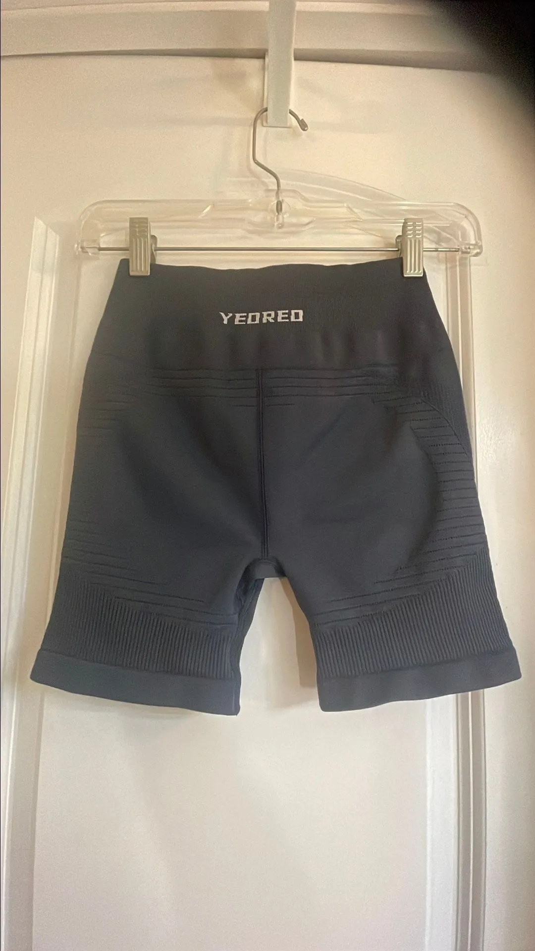 Listing Image Blurred Background