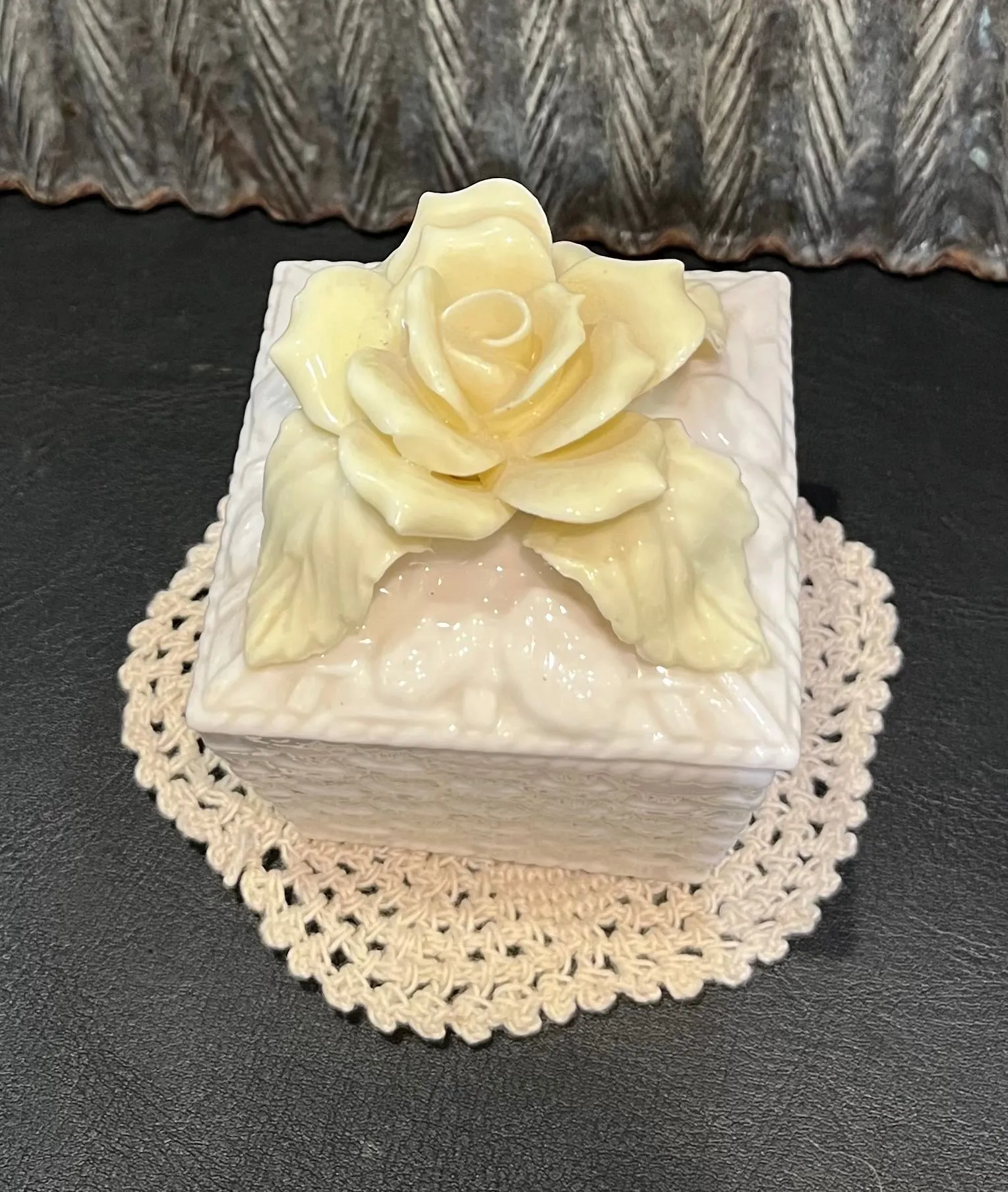 Listing Image Blurred Background