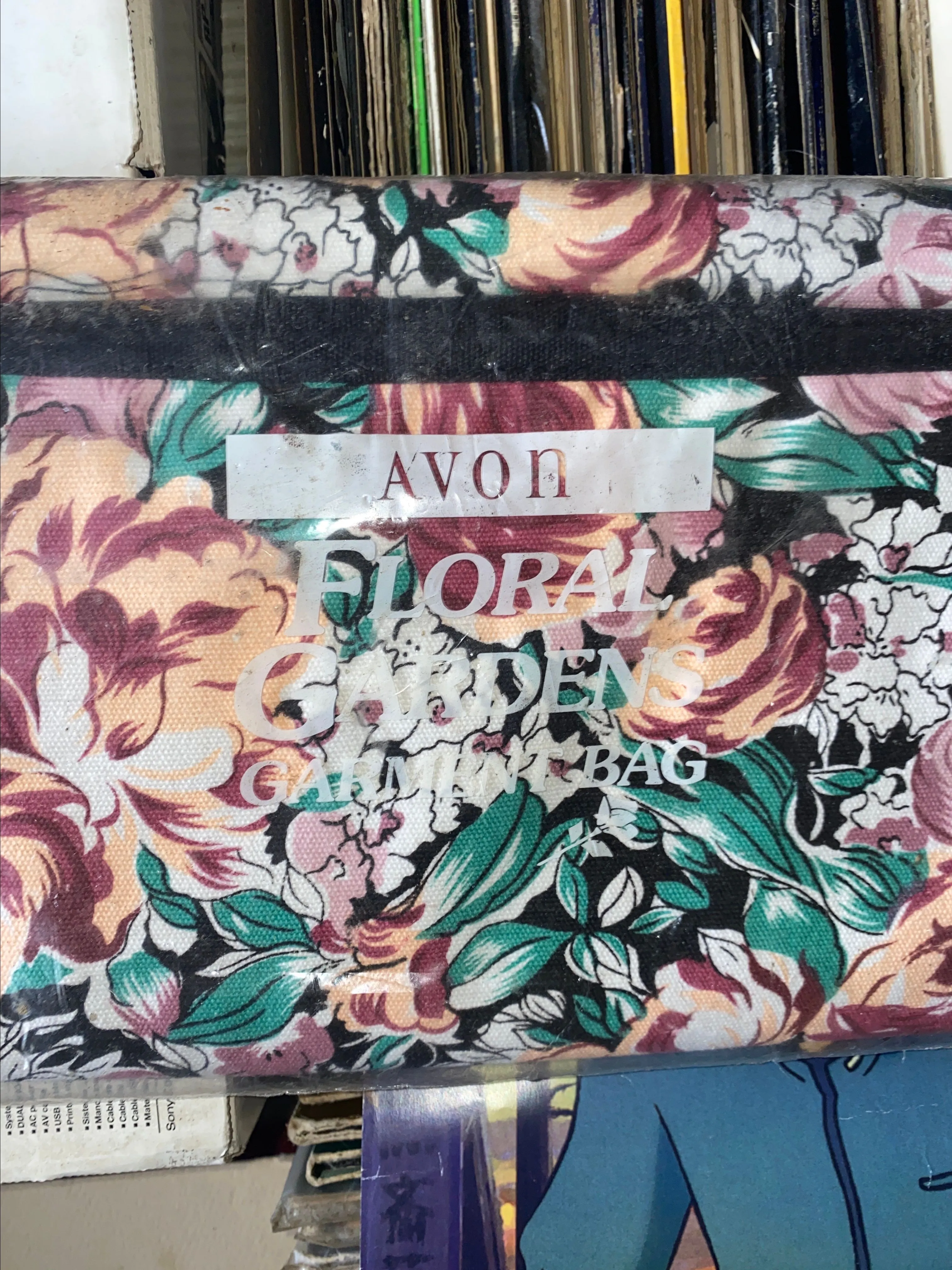 Product image for Avon Floral Garden Large Travel Garment Bag 47.5" x 21" 1991 NOS  Stylish clutch bag with a vibrant