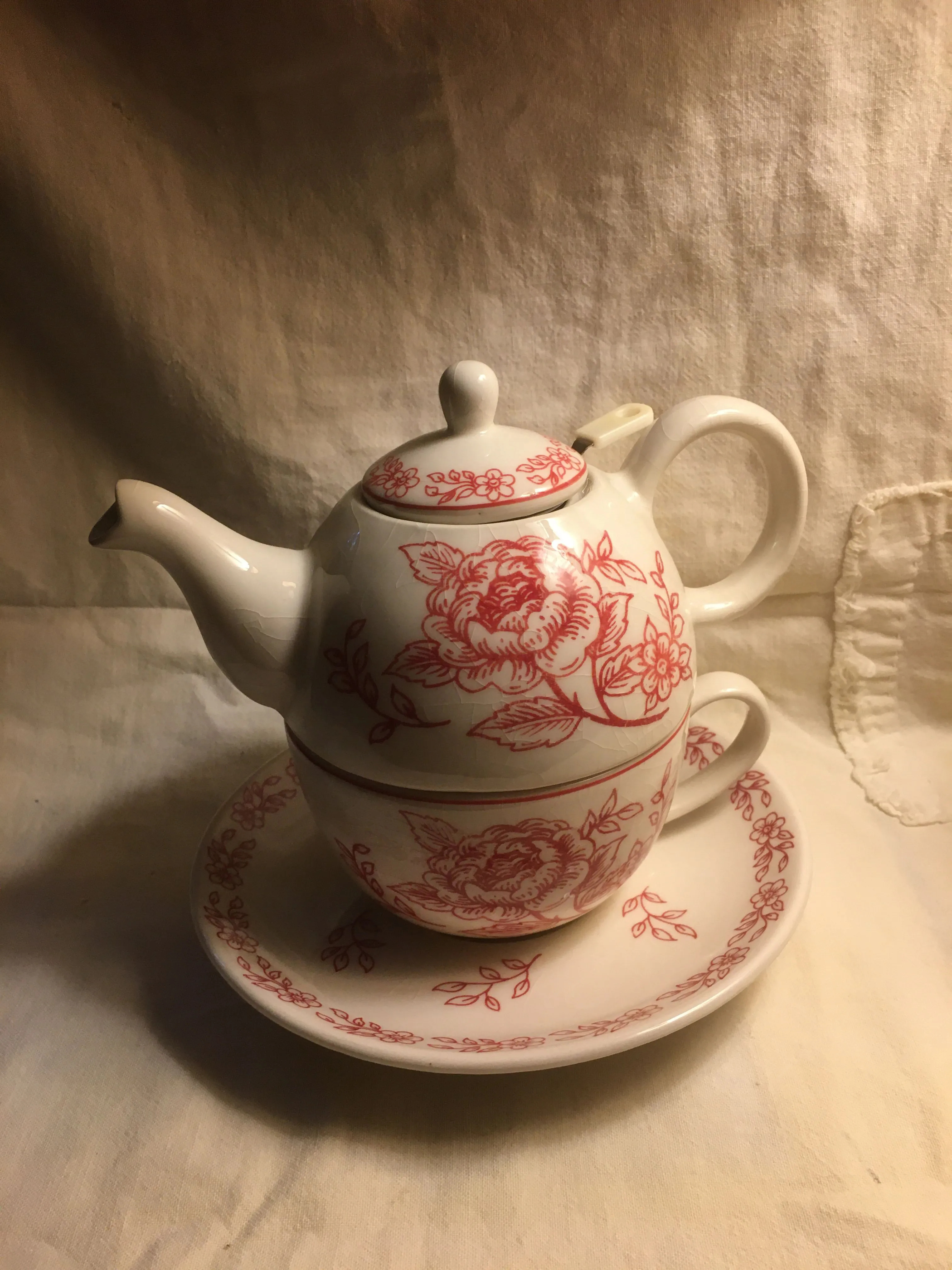 Product image for Single Serve Teapot ~ Cup & Saucer With Strainer