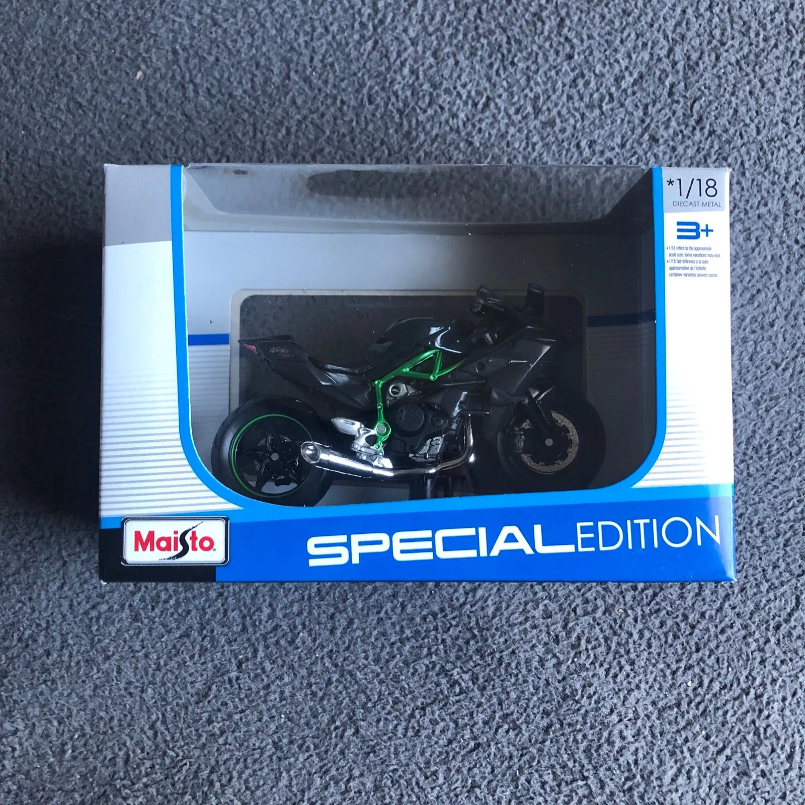 Product image for Maisto Kawasaki Ninja H2 R Special Edition 1/18 Scale Diecast Model Motorcycle - NIB