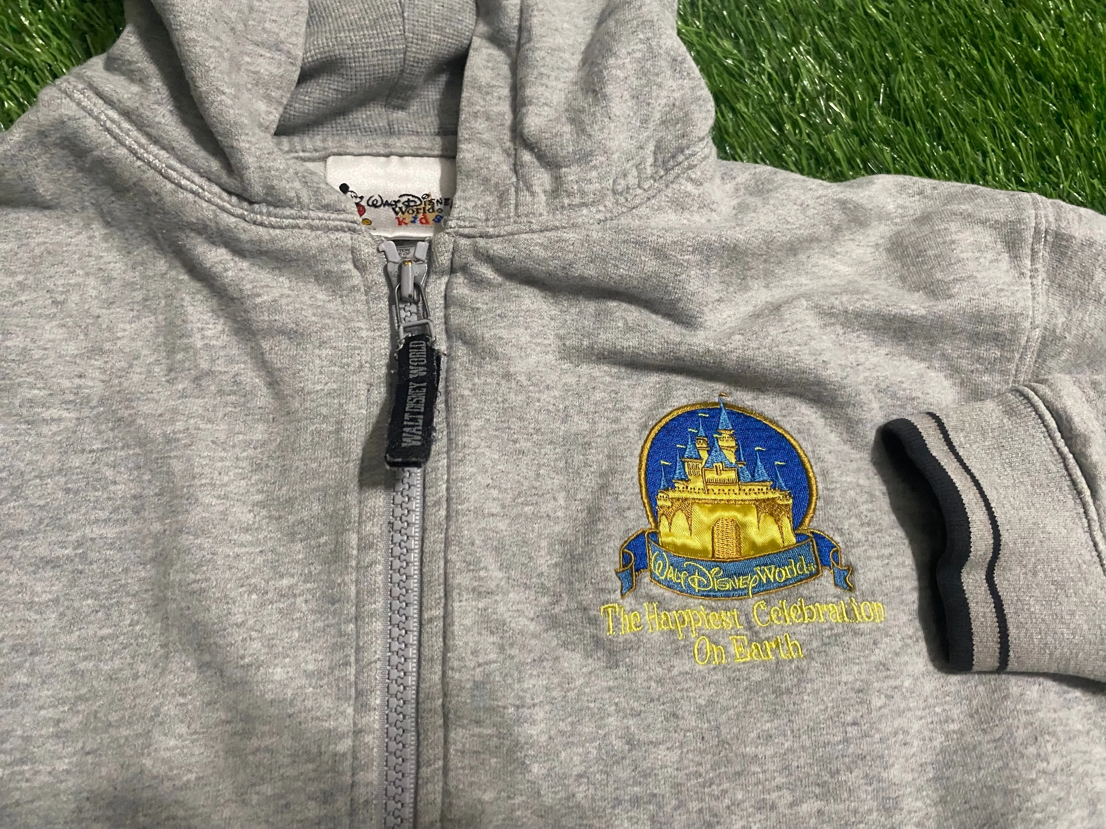 Product image for (KIDS) 38. 00s Disney Hoodie Kids Sz M