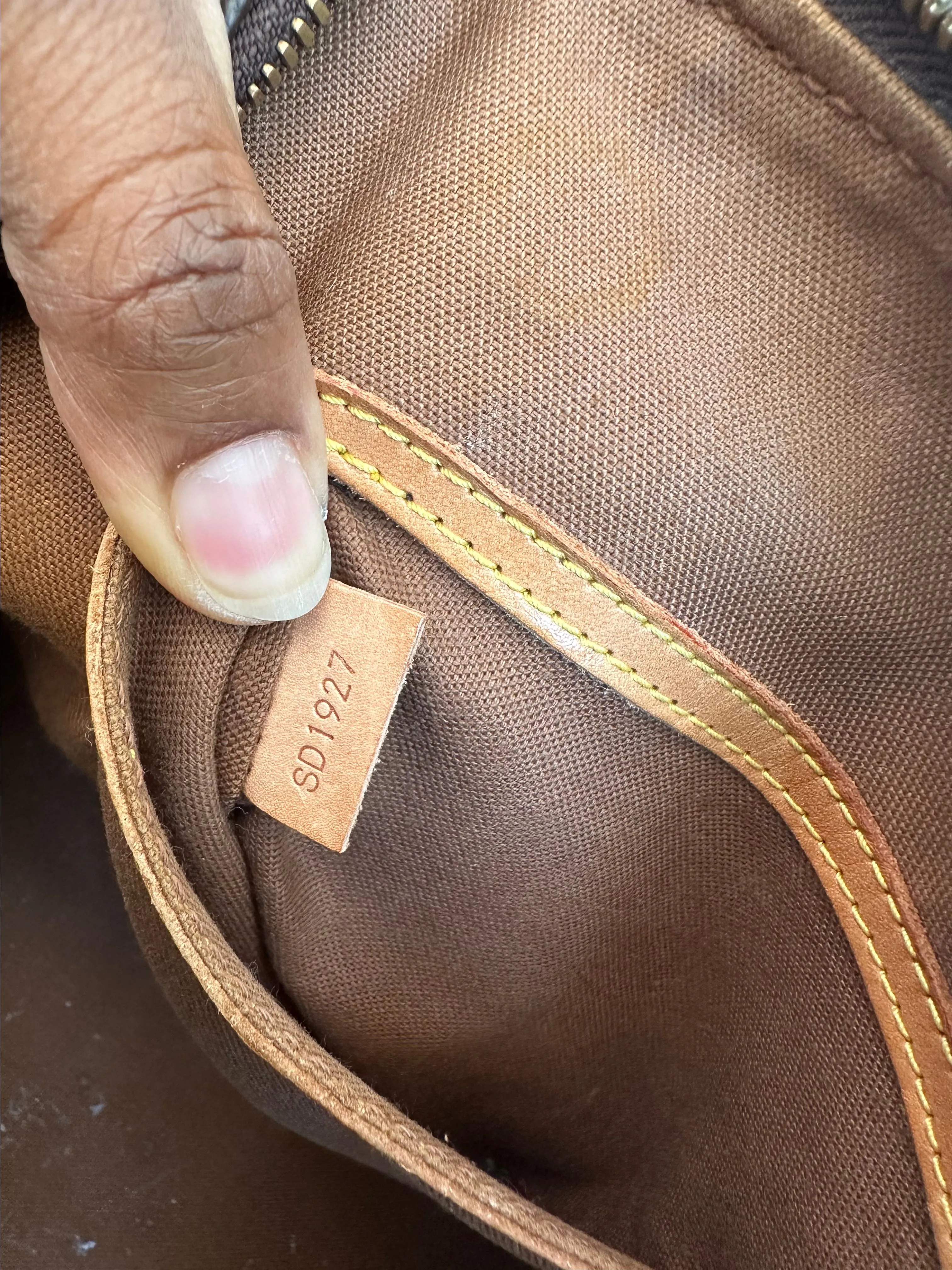 Listing Image Blurred Background