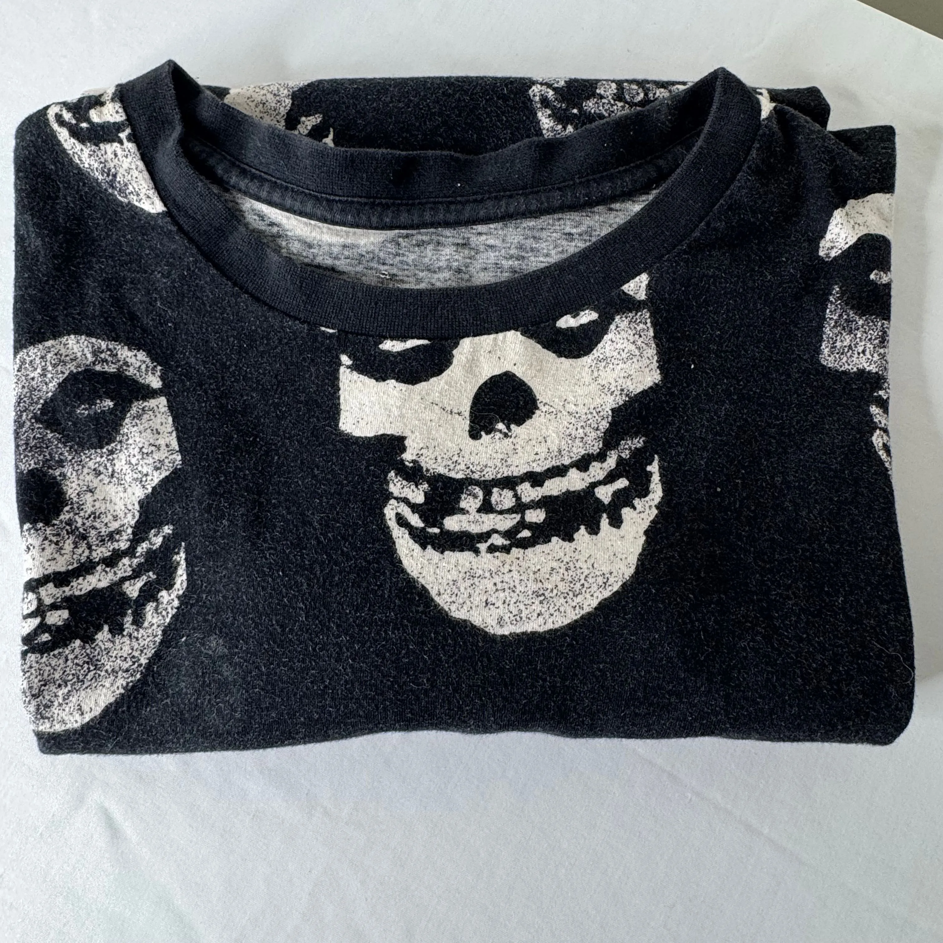 Product image for Misfits All Over Print AOP Skulls Graphic Black & White Punk Band Tshirt Size L