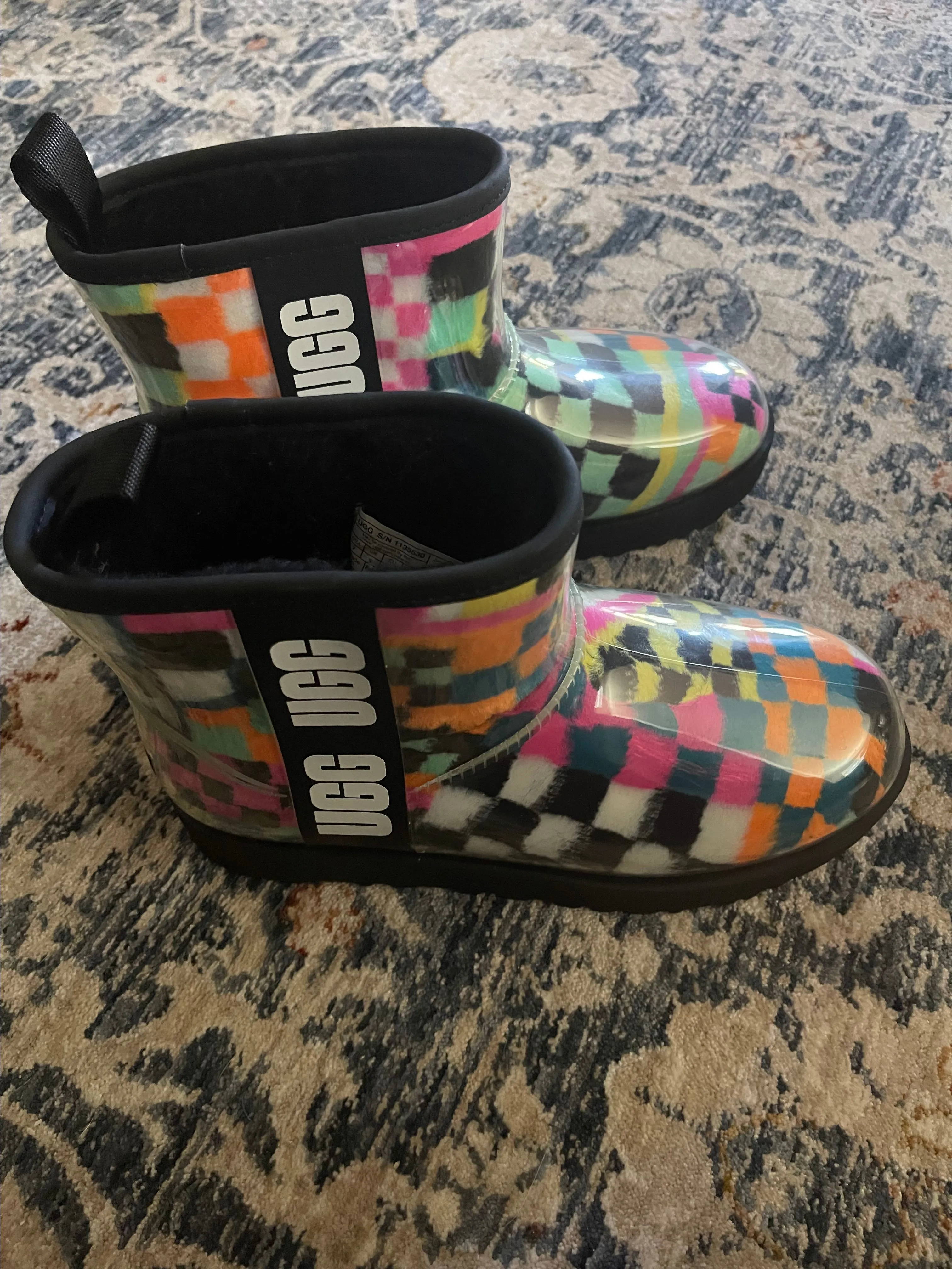Product image for UGGS size 38 MSRP$140