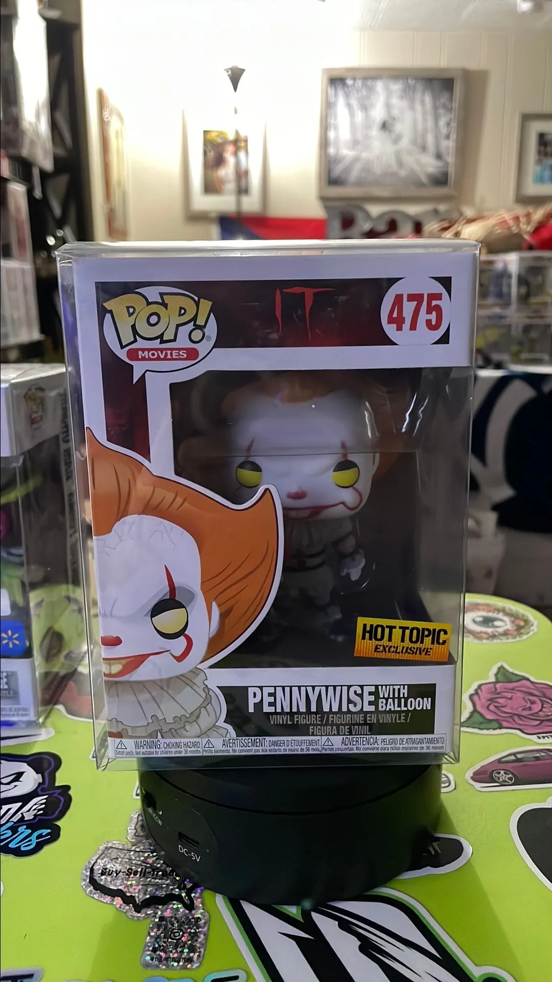 Product image for Pennywise with Ballon 475 Hot Topic Exclusive