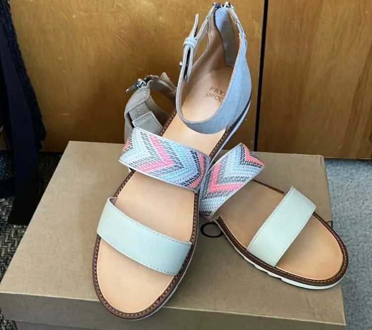 Product image for WSS5- Frye size 9 NEW in box