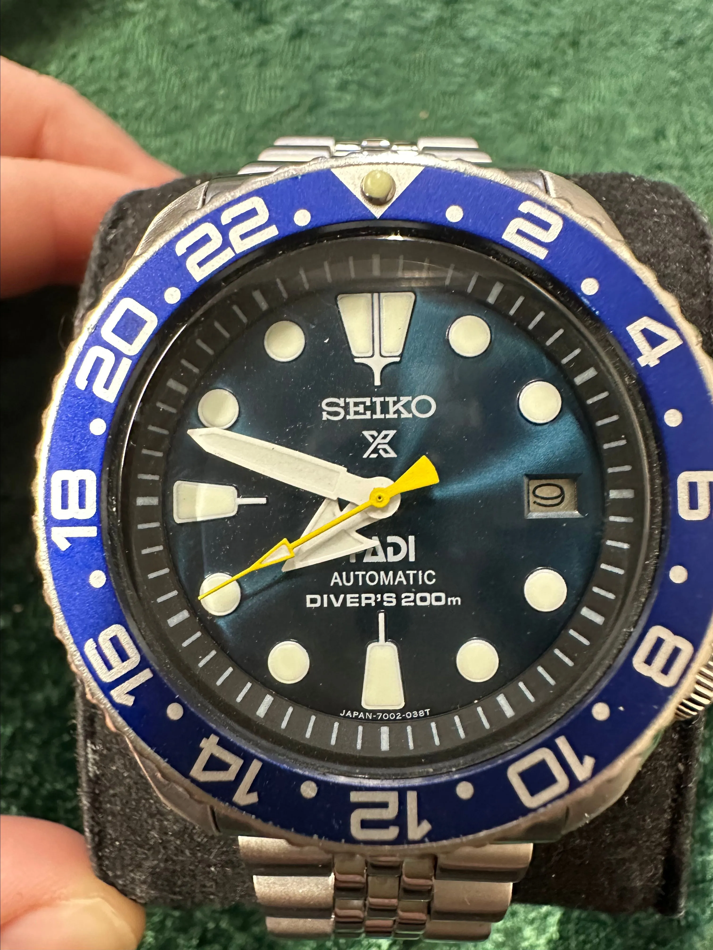 Product image for Men’s Seiko 1990 automatic divers fancy blue dial date on 3 o’clock silver tone screw on crown watch