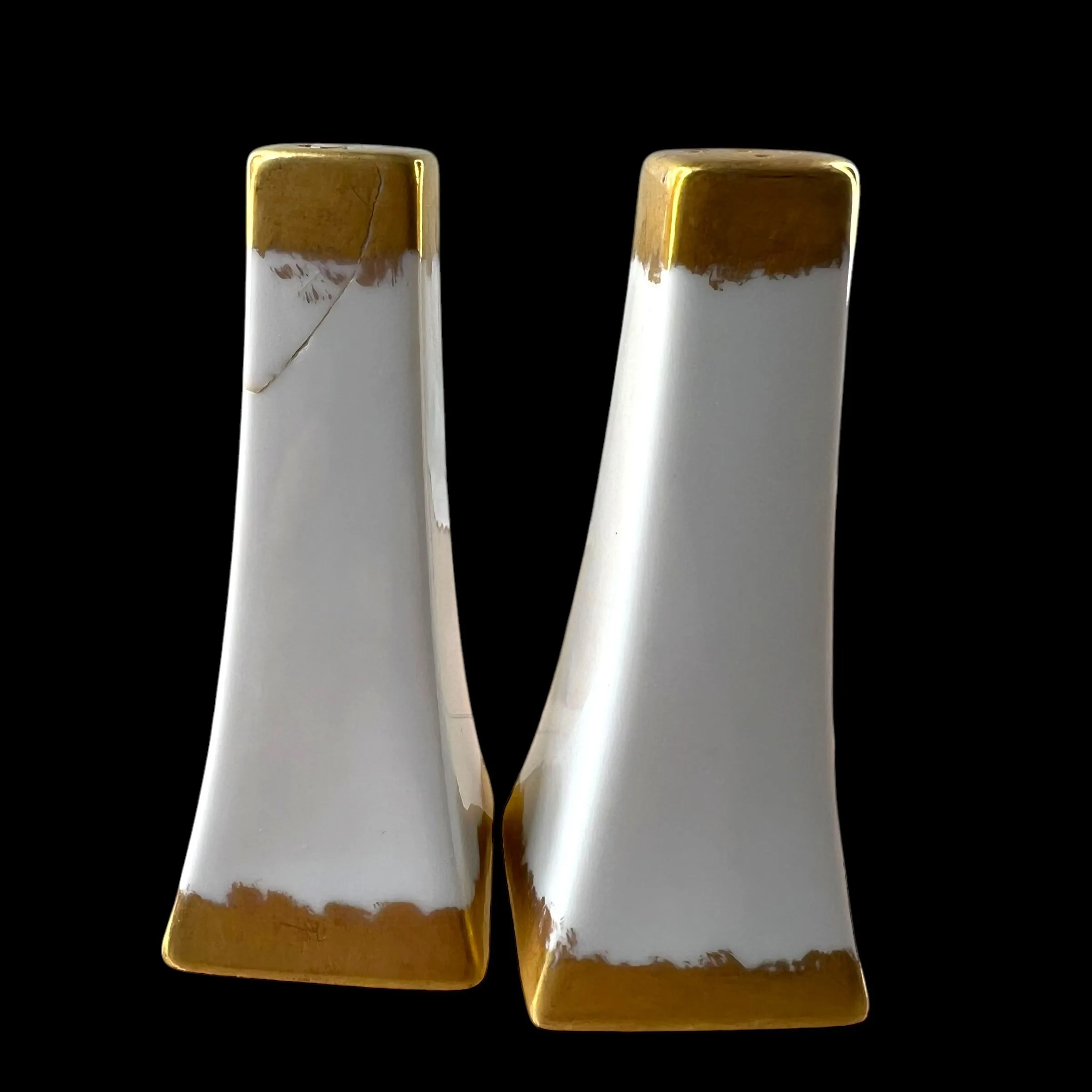 Product image for 008 white Eiffel Tower shape, gilded salt and pepper shaker