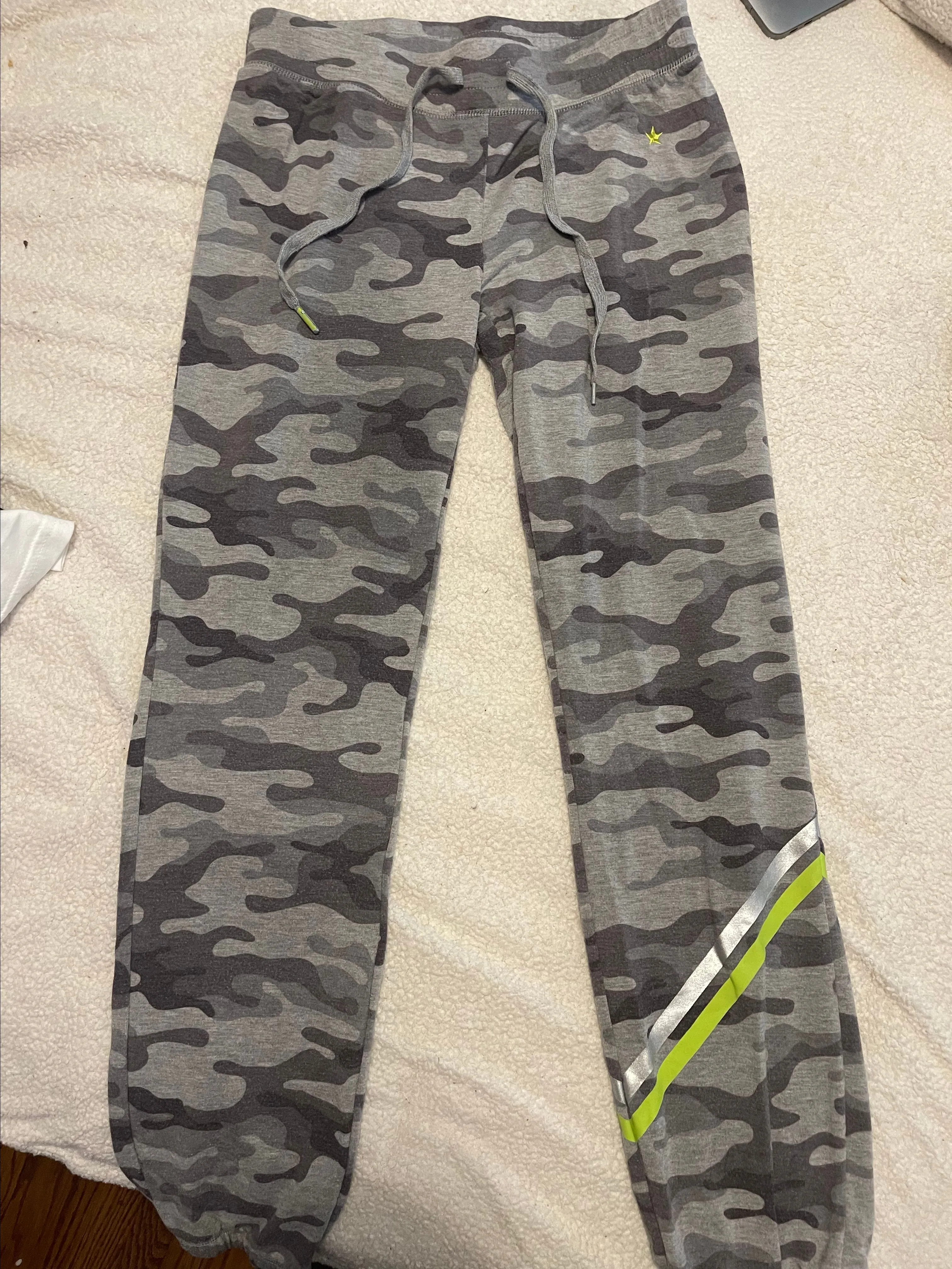 Listing Image Blurred Background