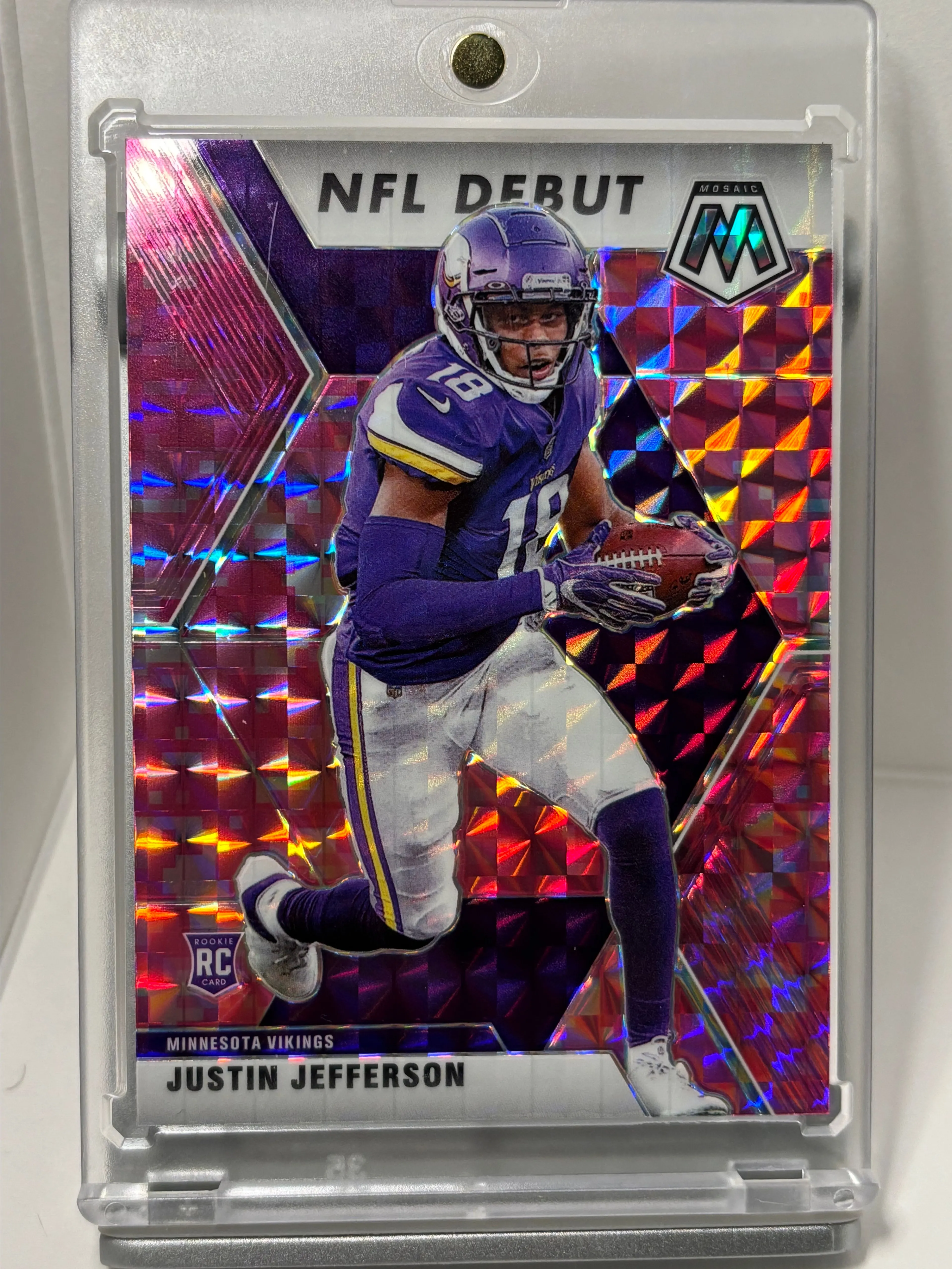 Product image for 2020 Panini Mosaic - NFL Debut Mosaic Camo Pink Prizm #270 Justin Jefferson (RC)