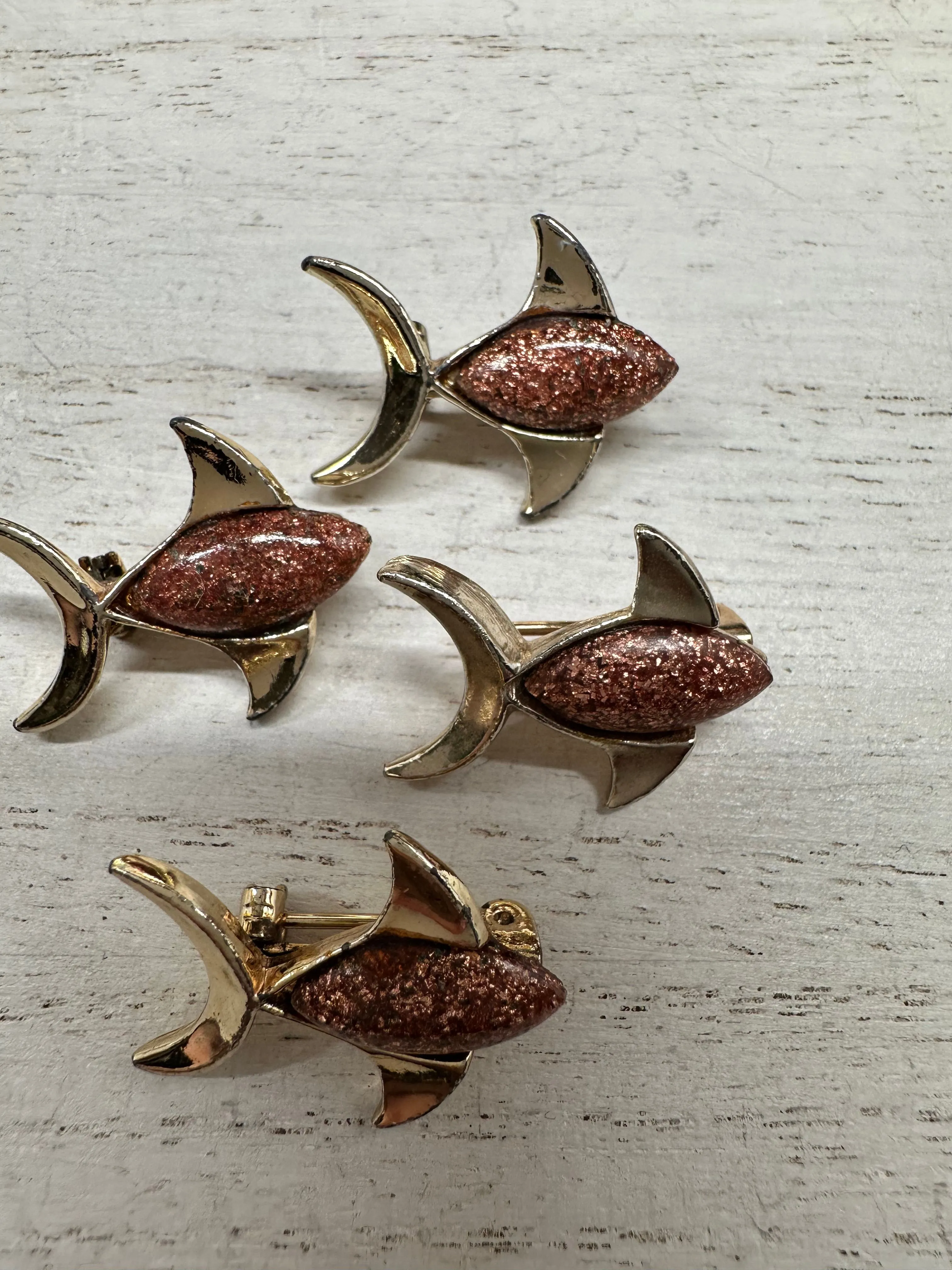 Product image for 1809 school (4) of fish scatter pins