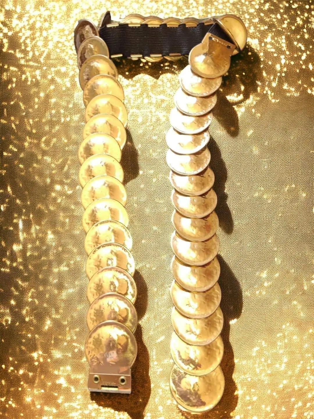 Product image for Vintage '94 GRD signed golden brass hammered circles stretch elastic belt.  Belt measures 26" L (uns