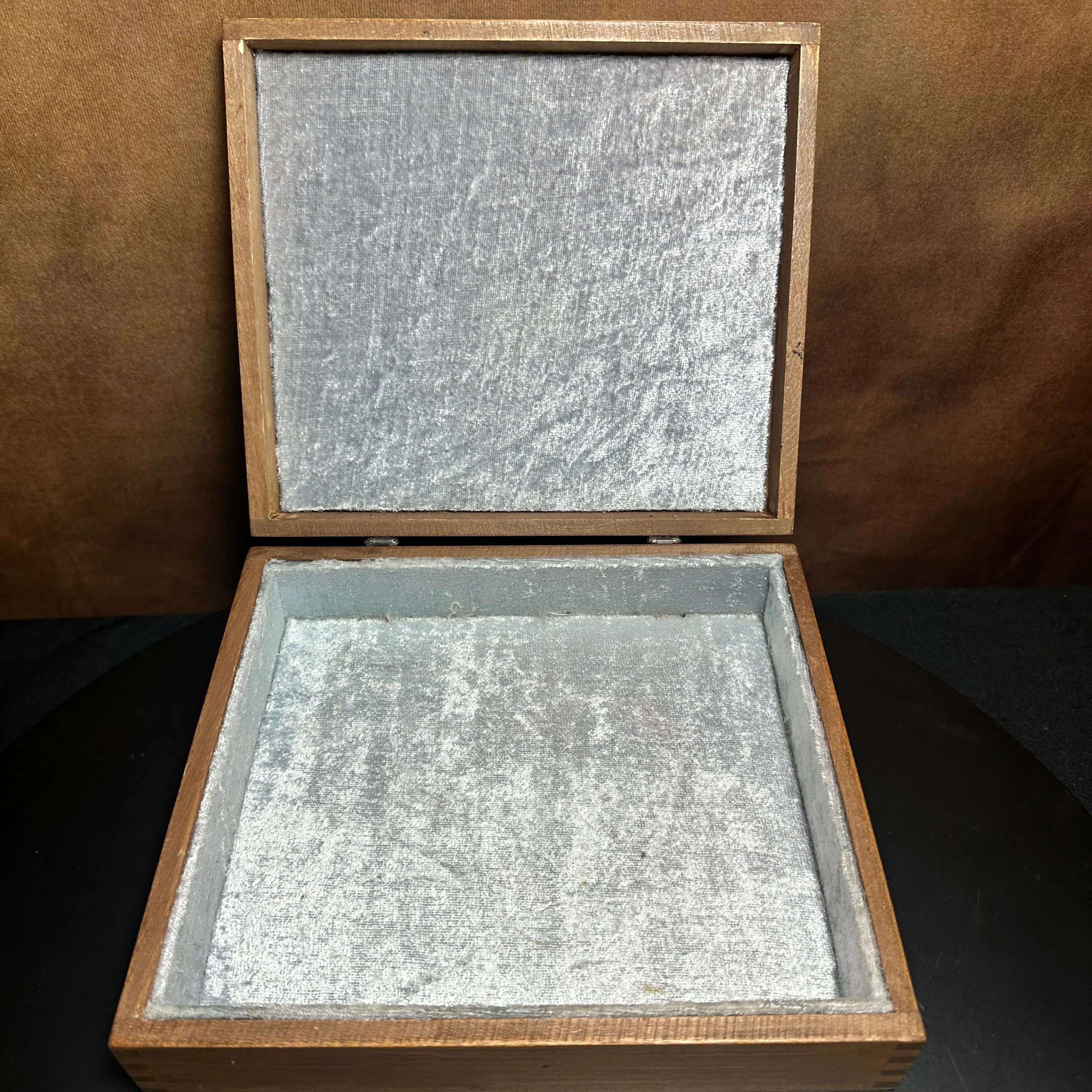 Listing Image Blurred Background