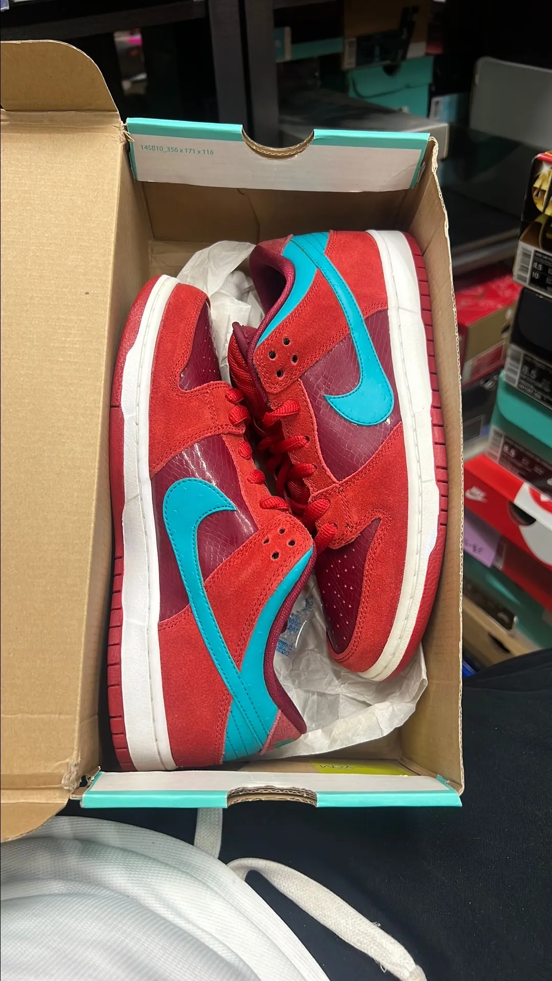 Product image for 2013 NIKE SB DUNK LOW "BRICKHOUSE TURBO GREEN" SIZE 8.5M BRAND NEW