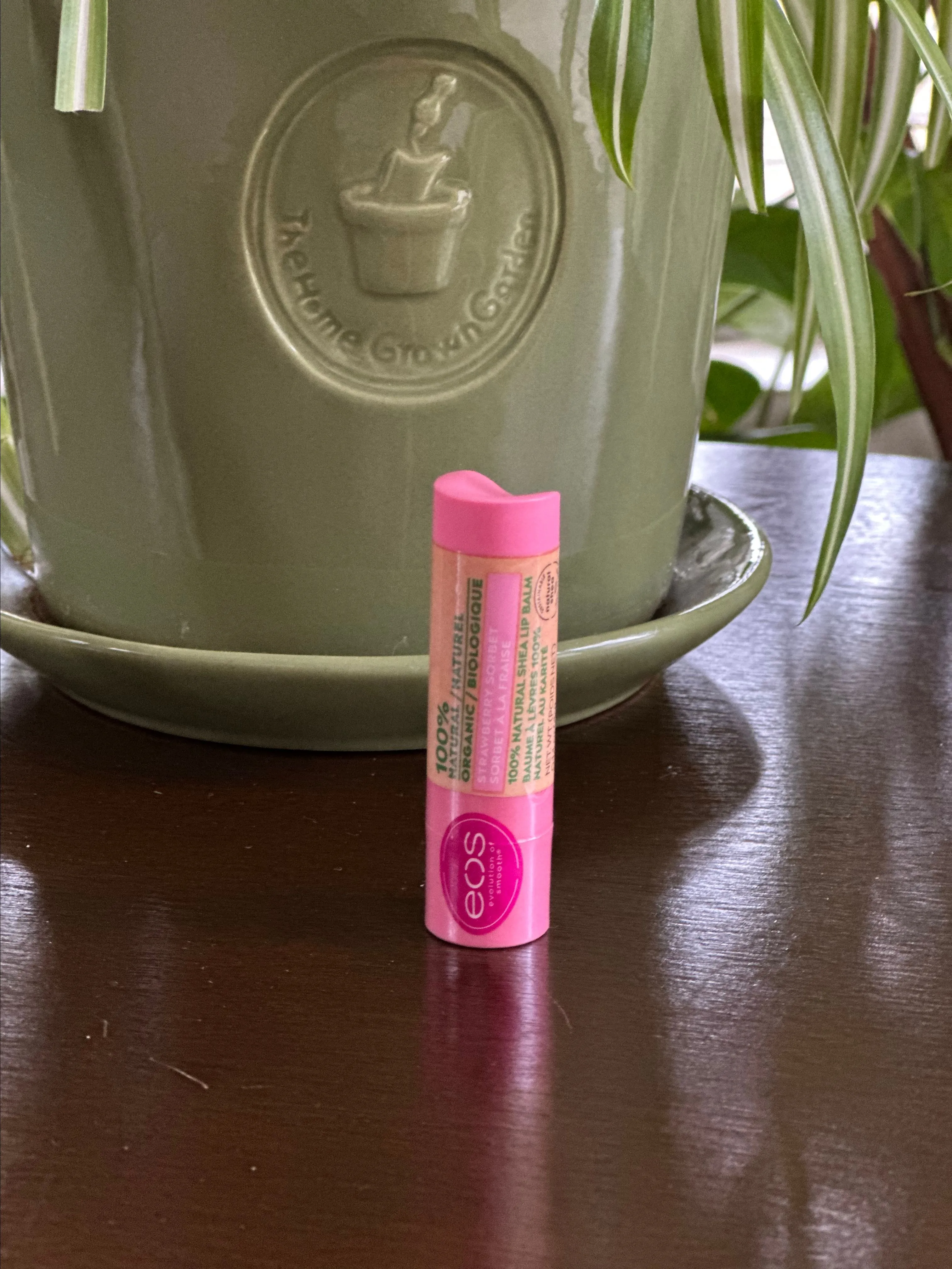 Product image for EOS strawberry sorbet 100% natural/organic shea lip balm