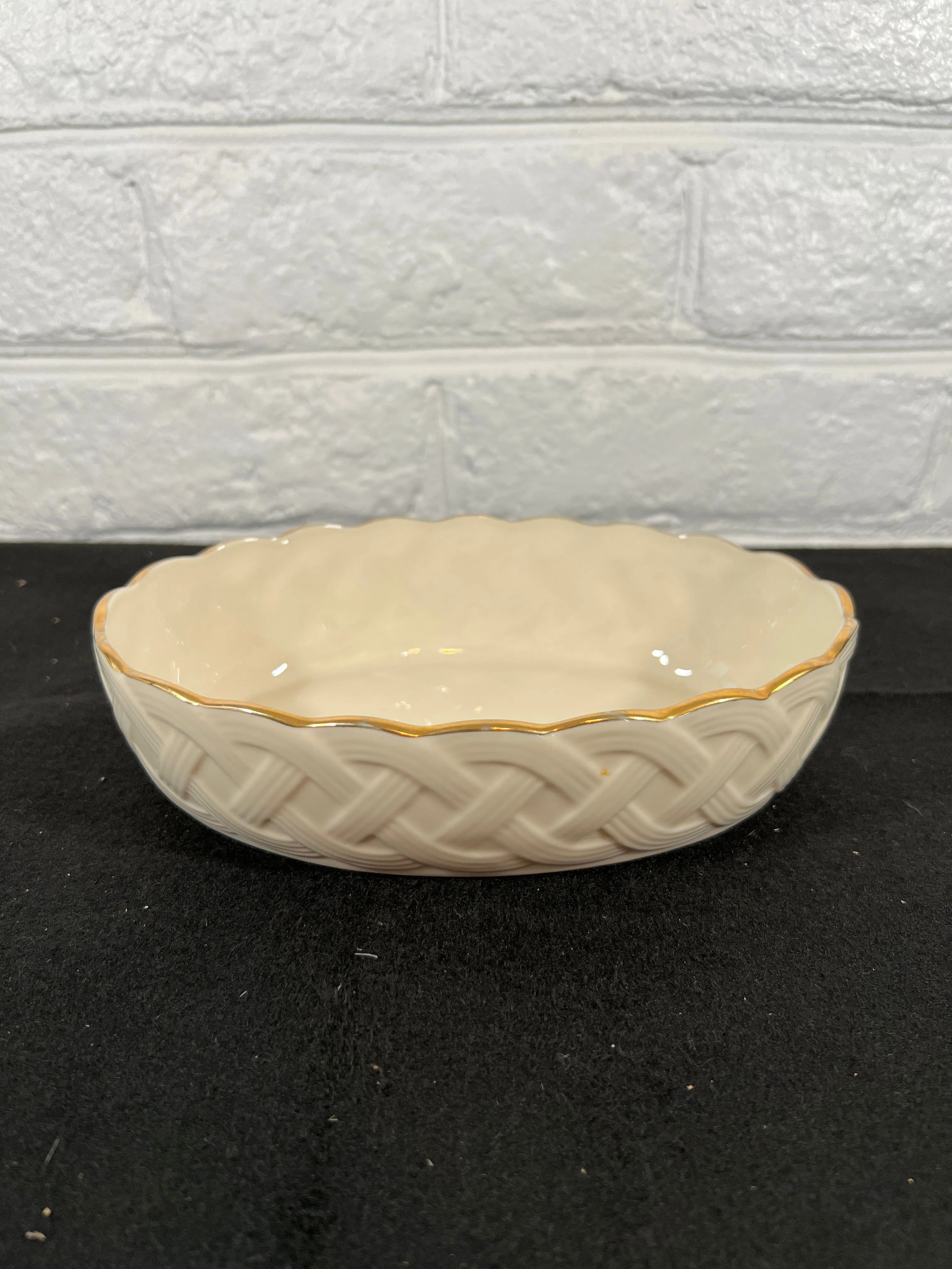 Product image for Lenox Ivory/24K Gold Trim Basket Weave Lattice Oval Server Dish - USA - 8"L