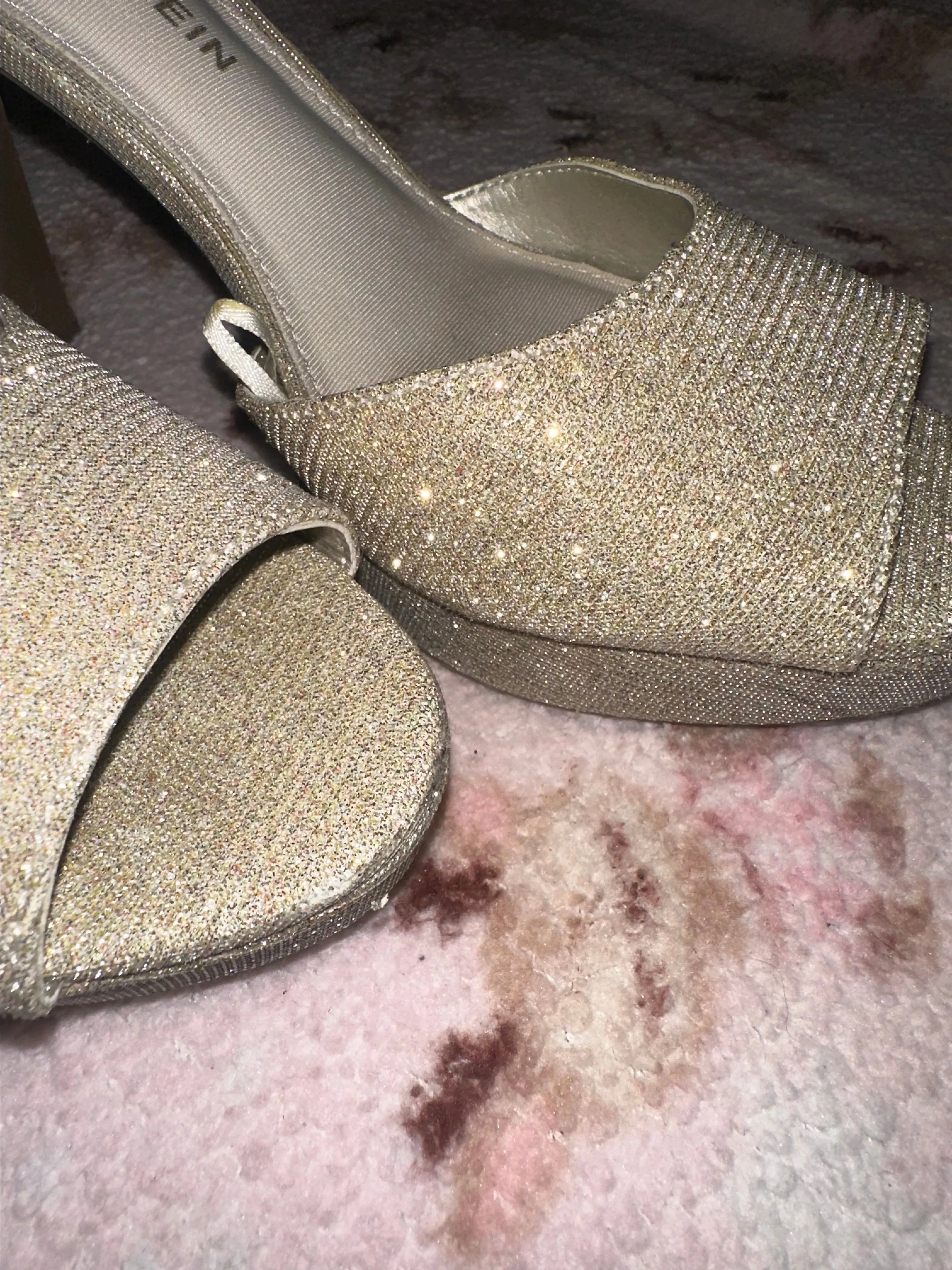 Product image for Glittery gold heels