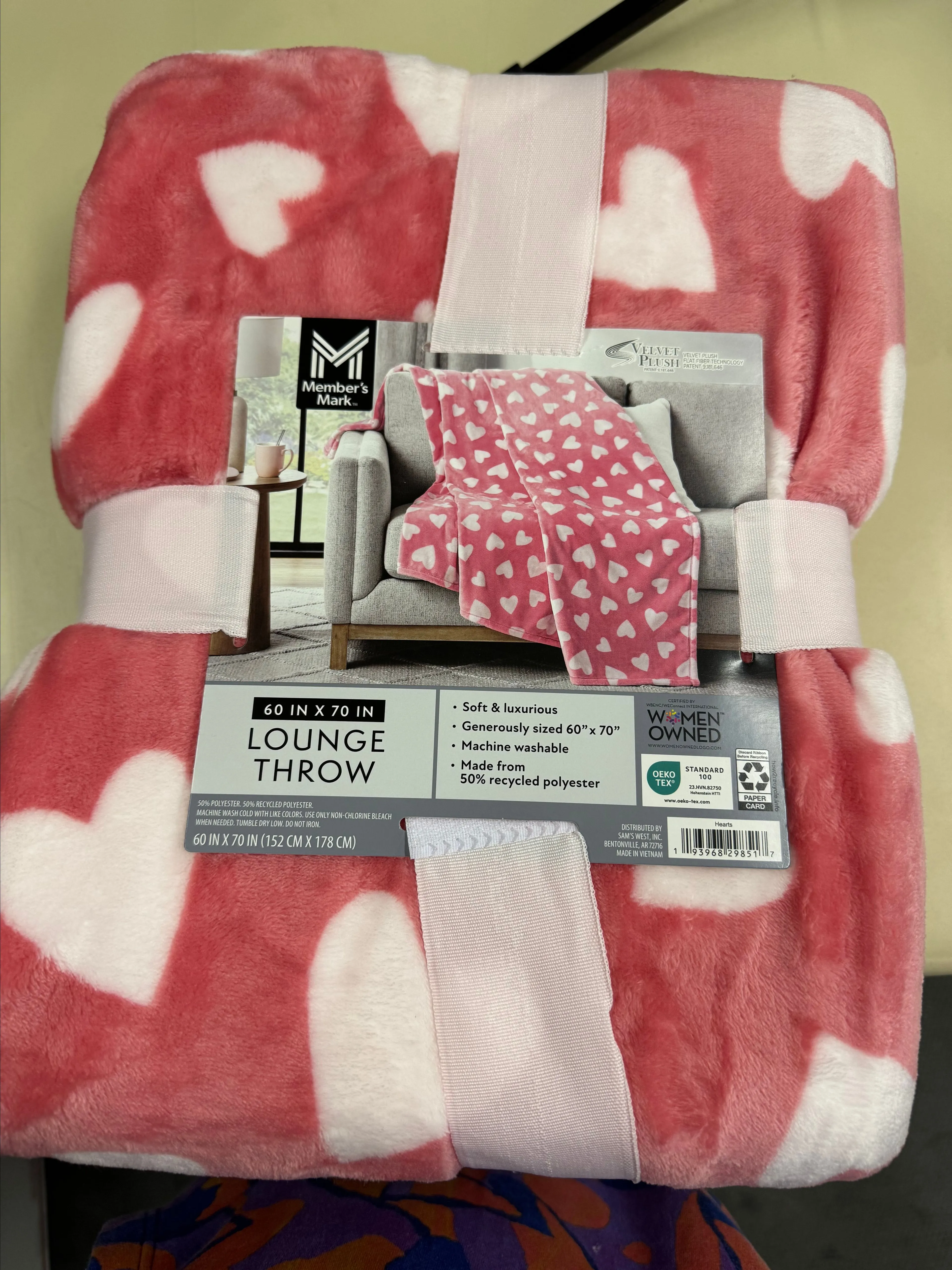Product image for Members Mark 60x70 Heart Sharped lounge throw blanket
