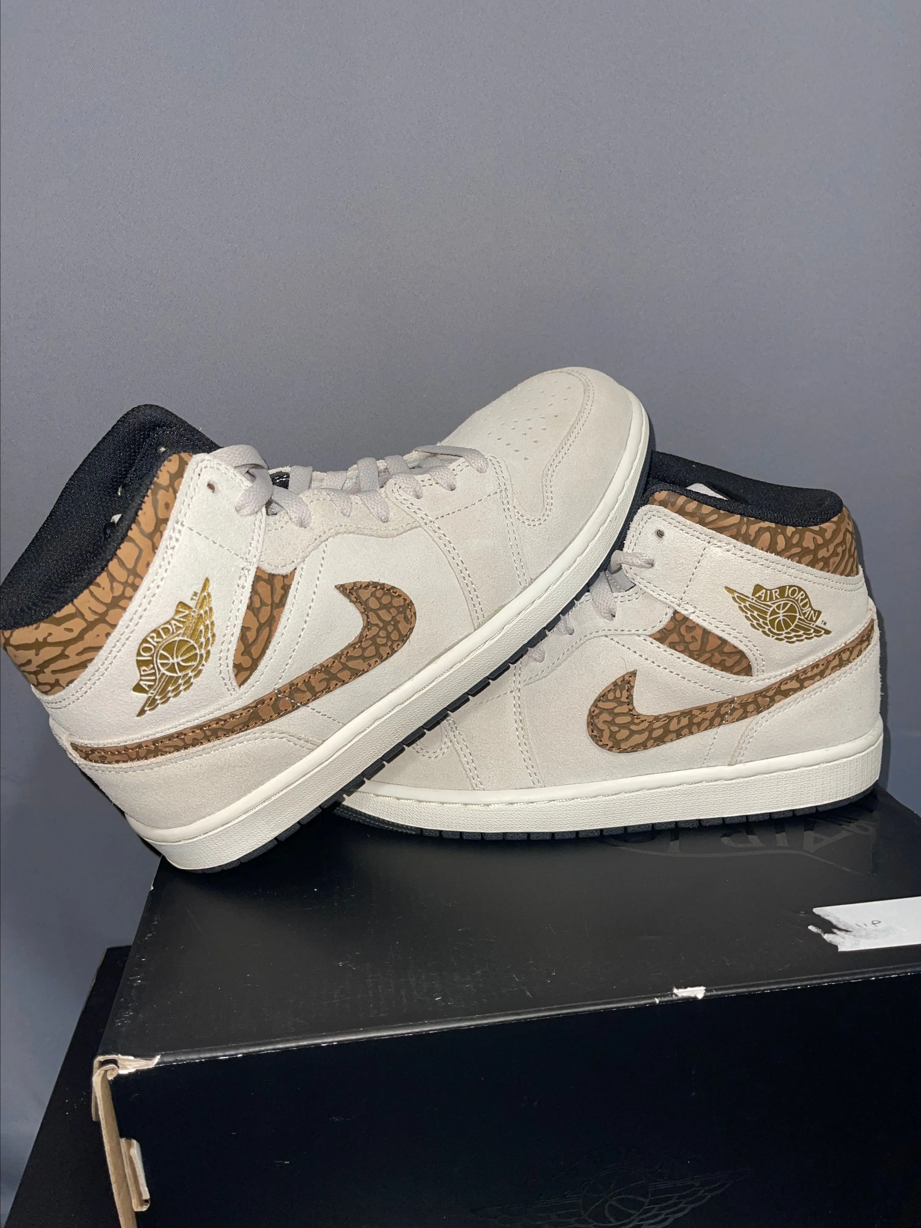 Product image for 9M Jordan 1 Mid SE "Brown Elephant"
