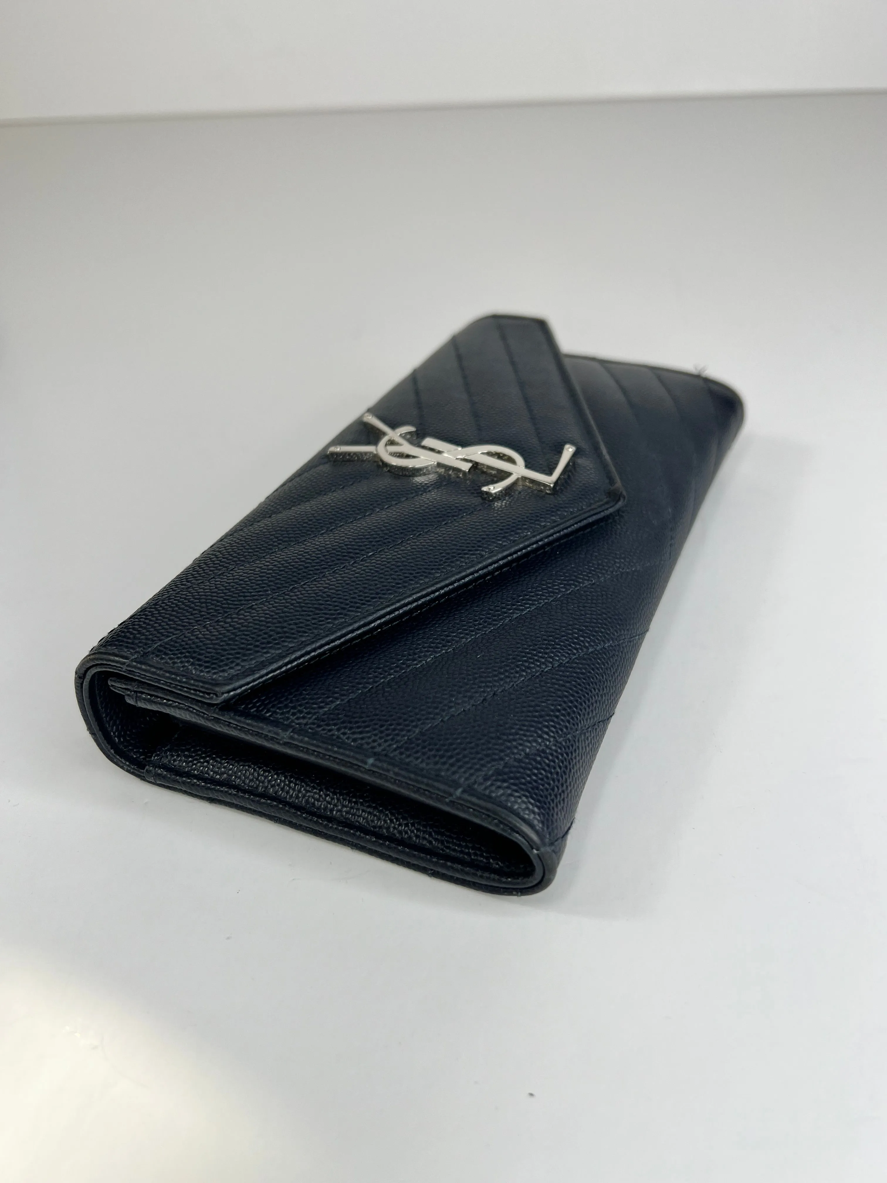 Listing Image Blurred Background