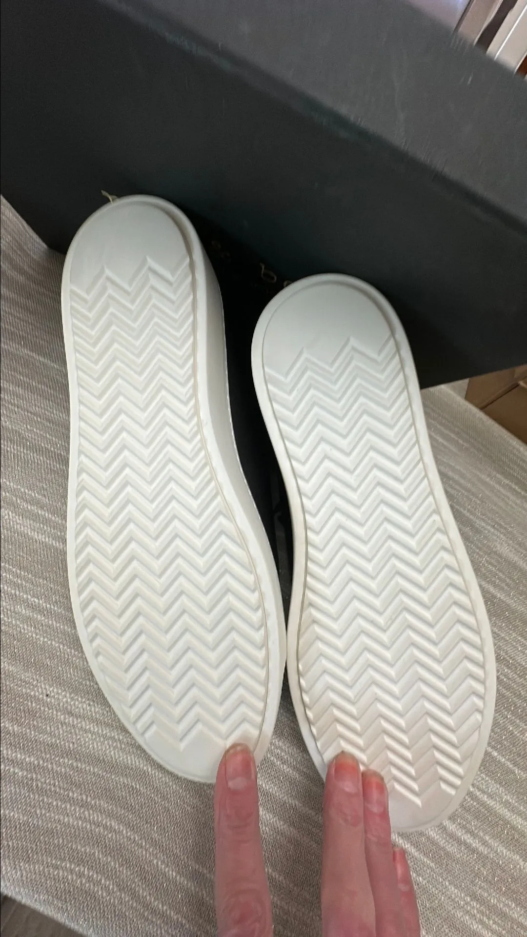 Listing Image Blurred Background