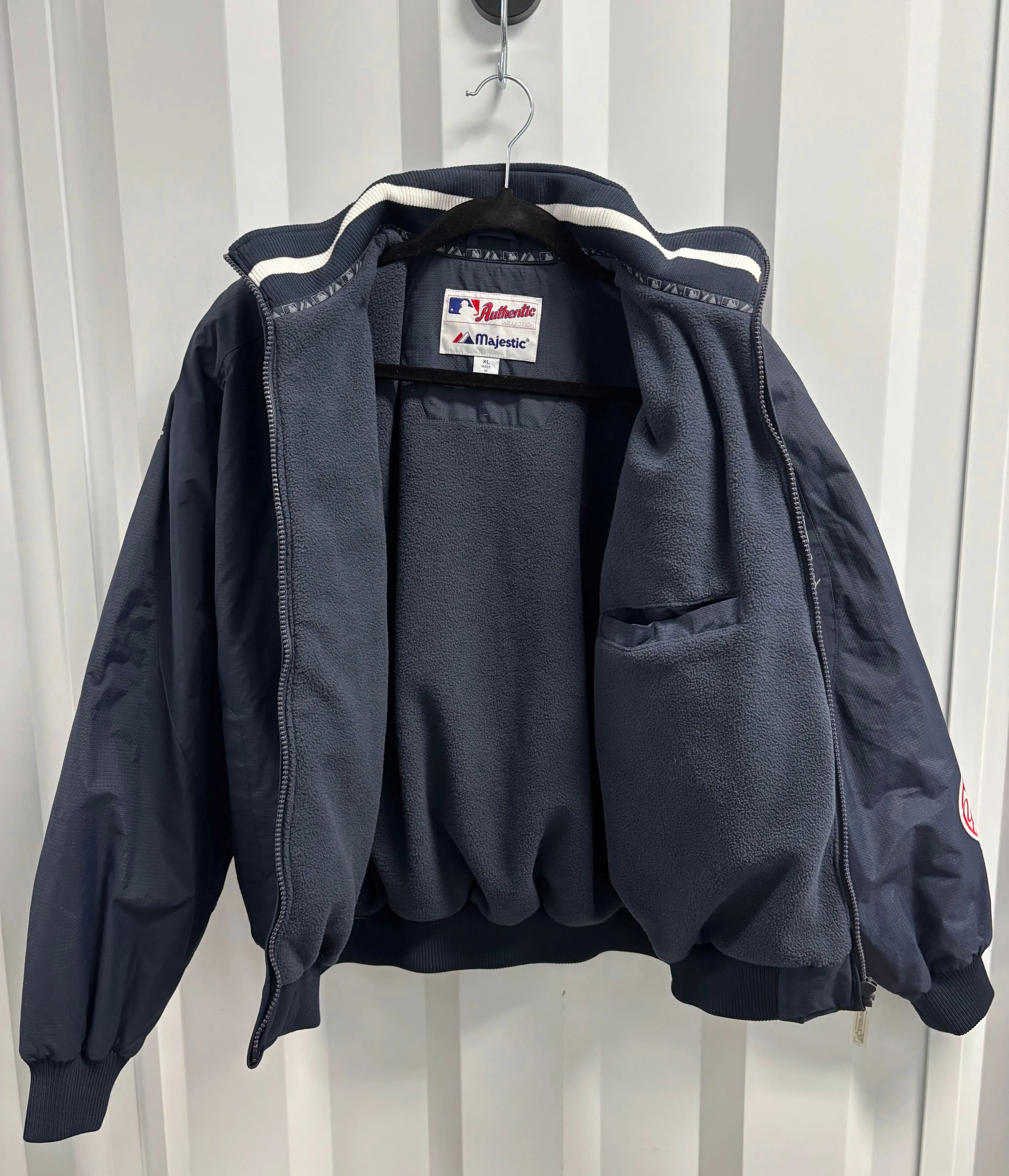 Listing Image Blurred Background