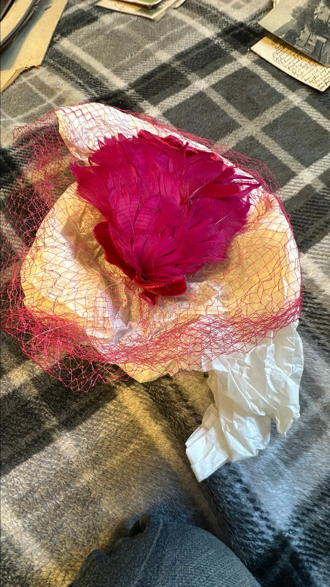 Product image for Pink lace and feather 1940s hat