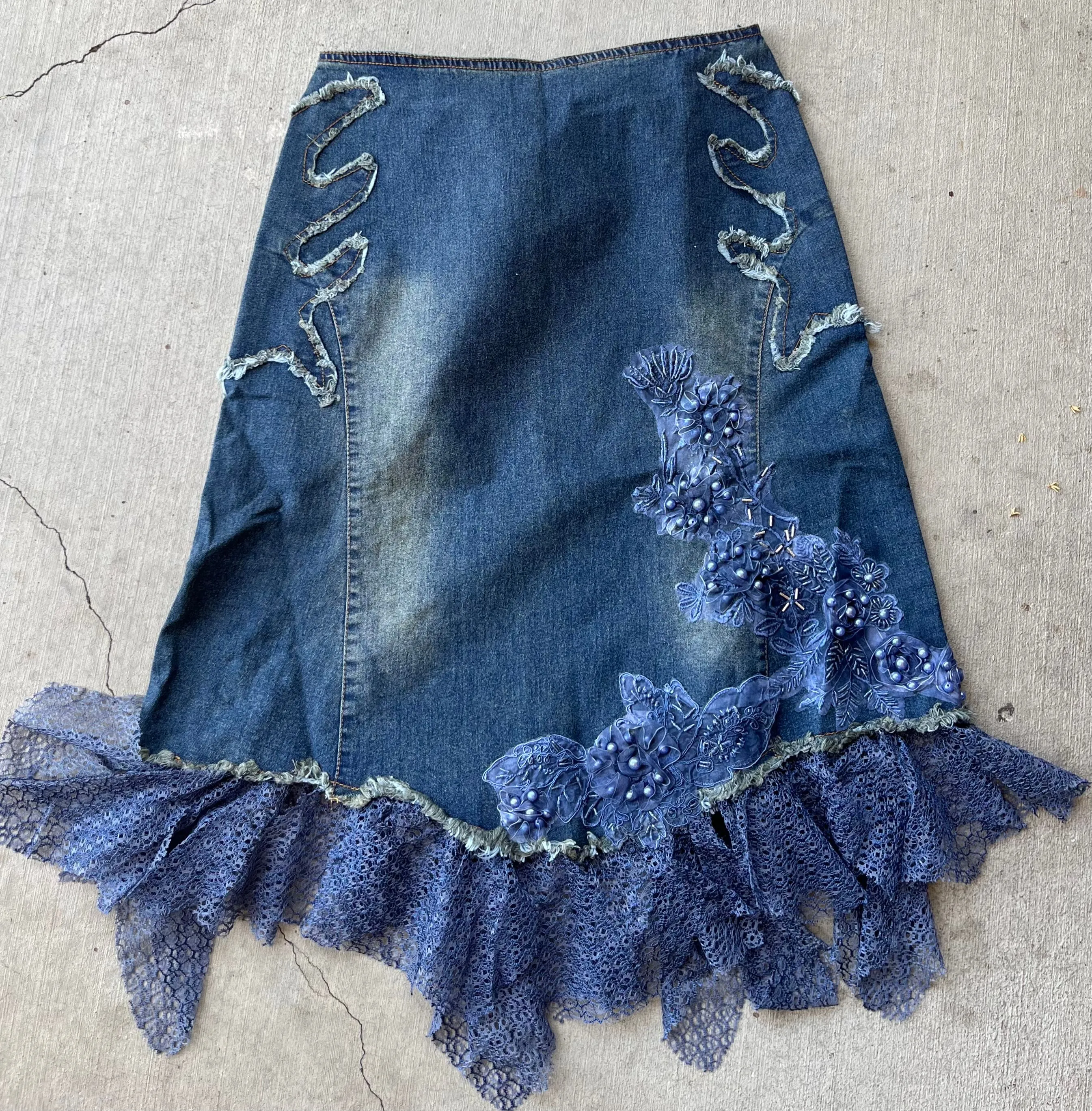 Product image for 3-XL•blue floral beaded leaf hip, lace distressed denim skirt