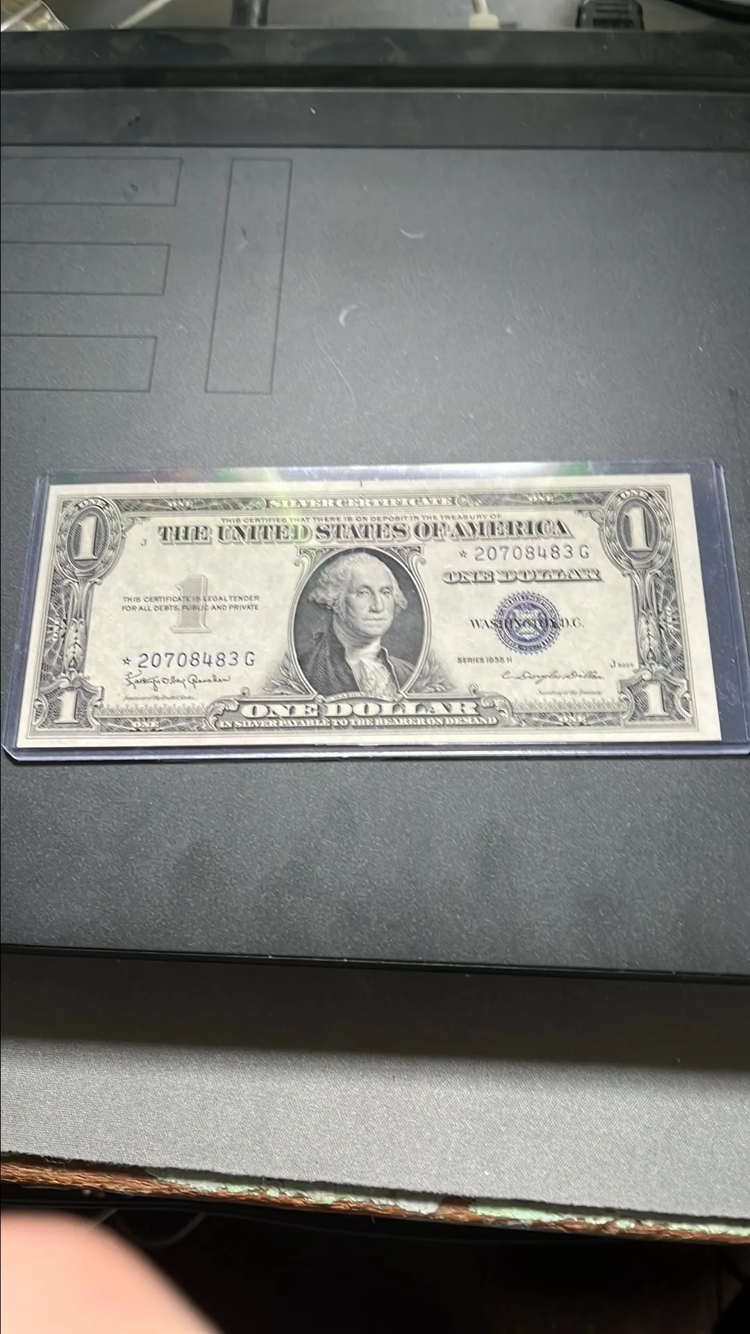 Product image for Star note uncirculated miss cut 1935H 1$ bill