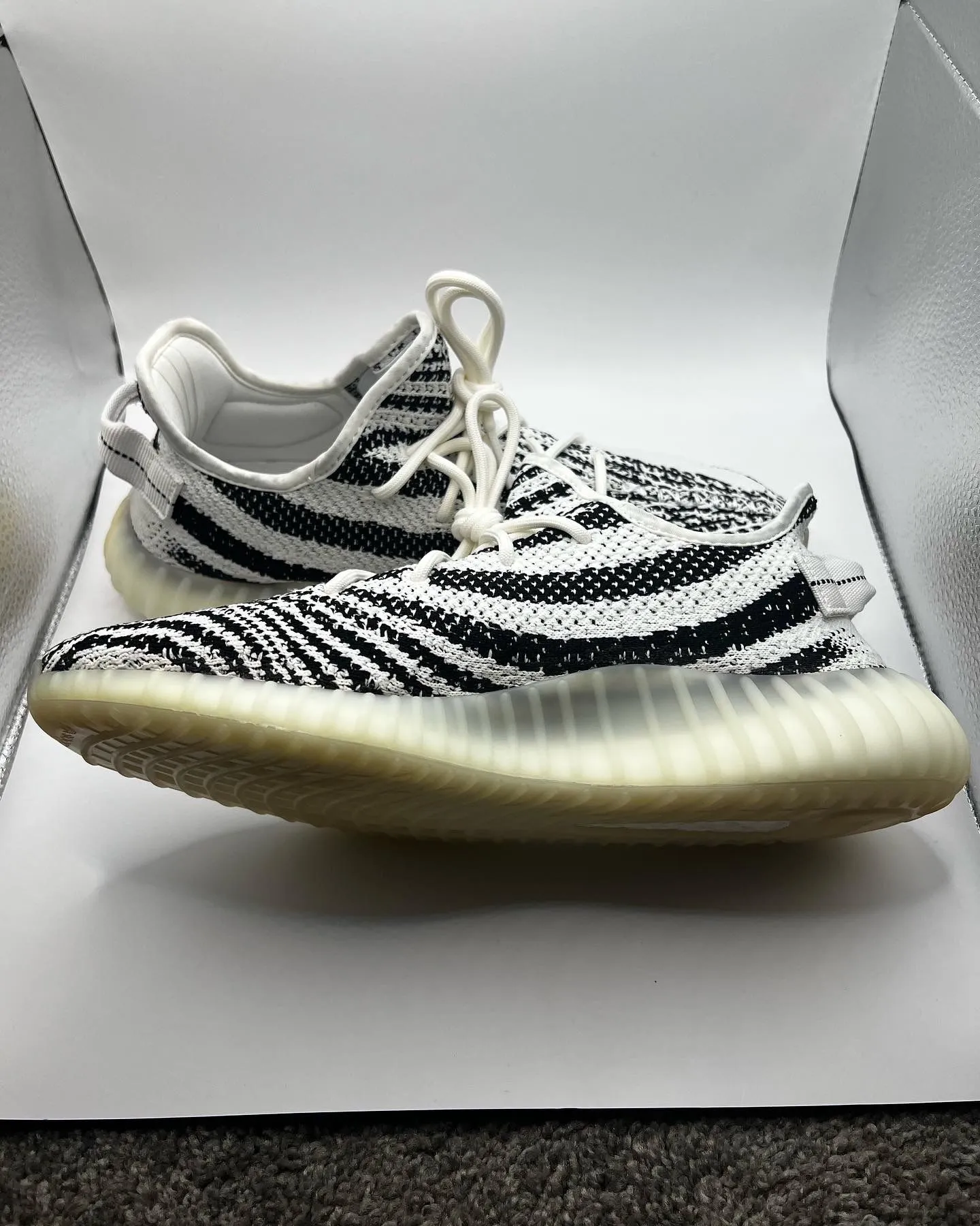 Listing Image Blurred Background