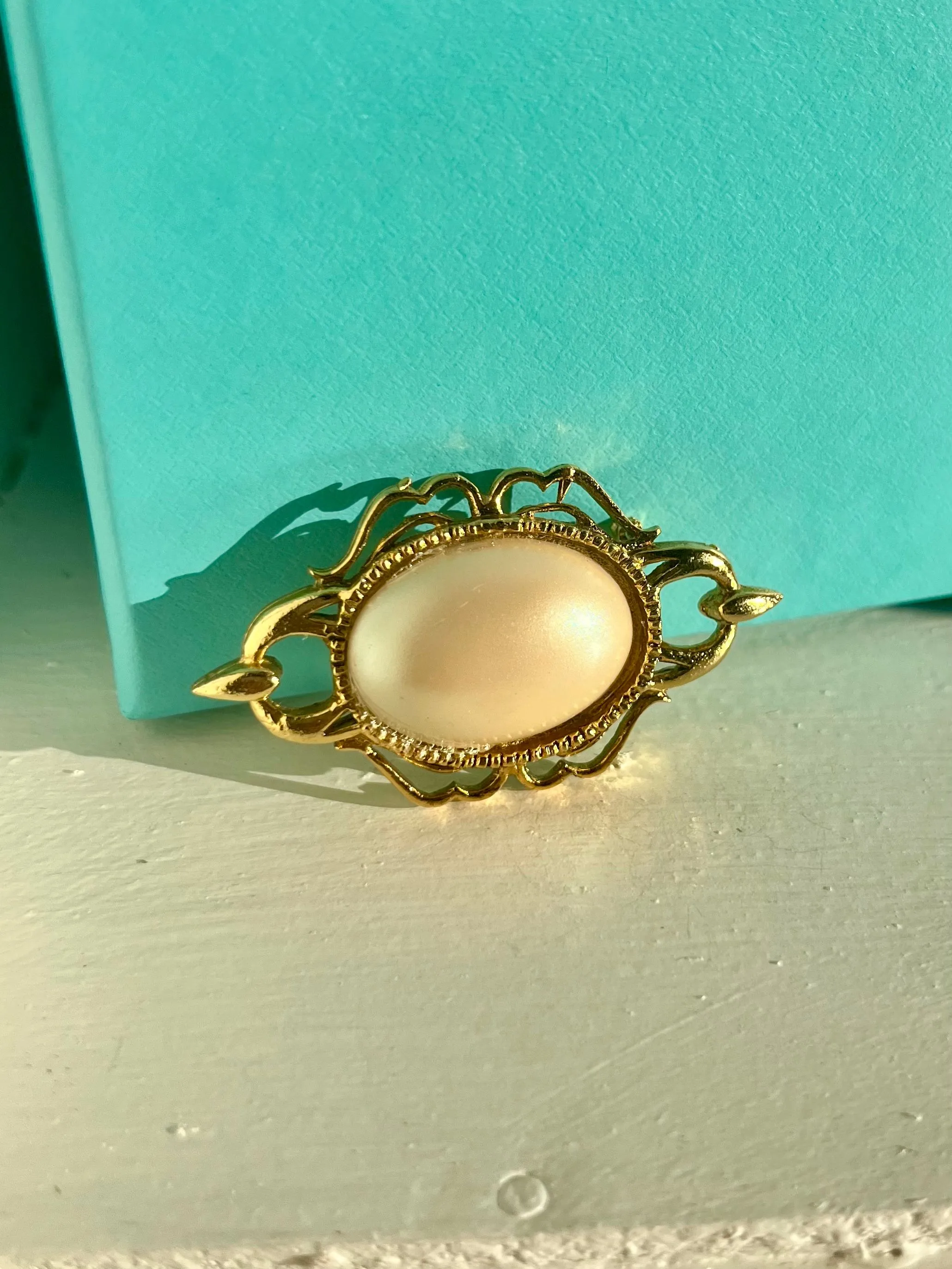 Product image for Vintage Faux Pearl Gold Tone Brooch