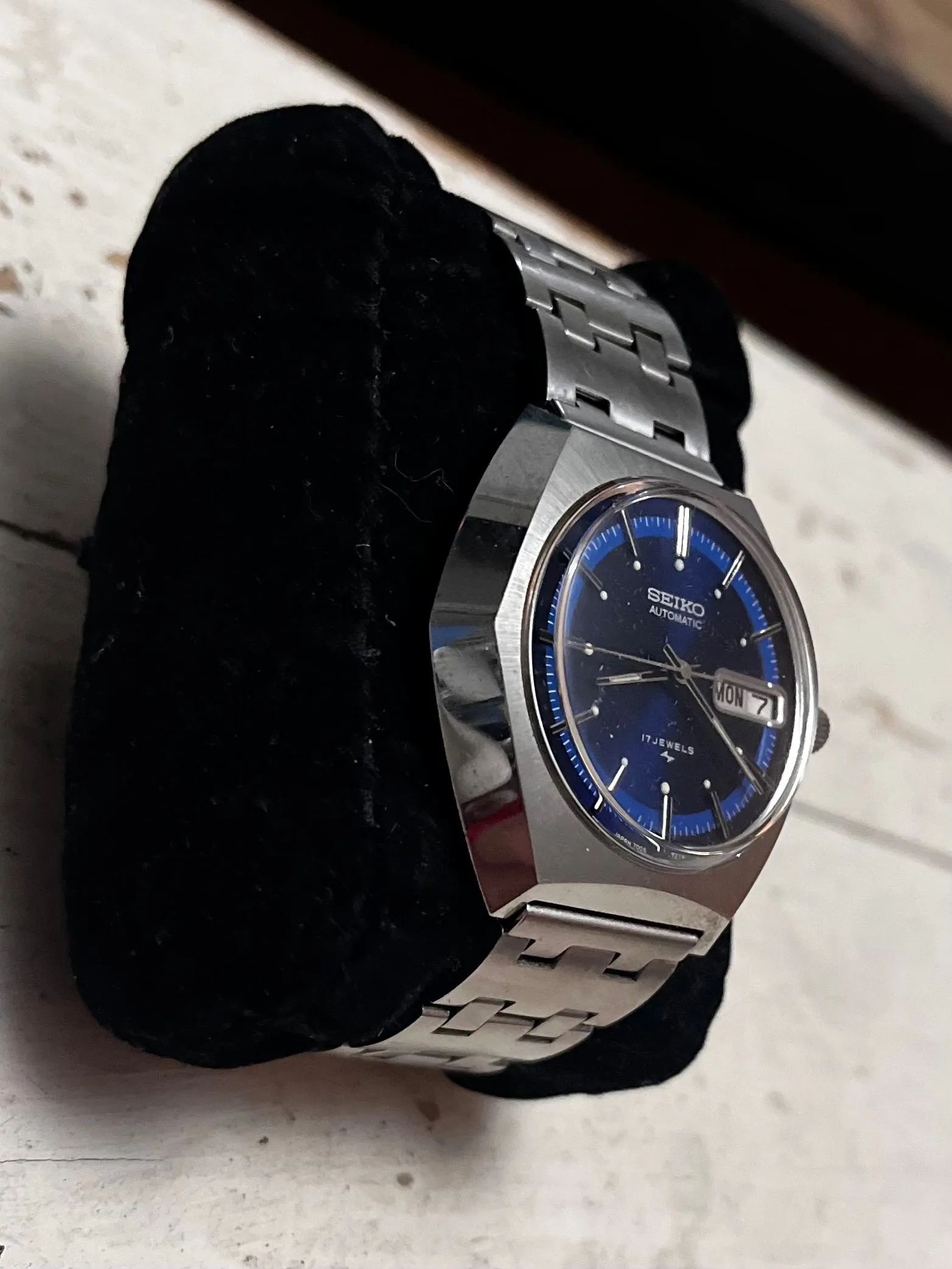 Listing Image Blurred Background